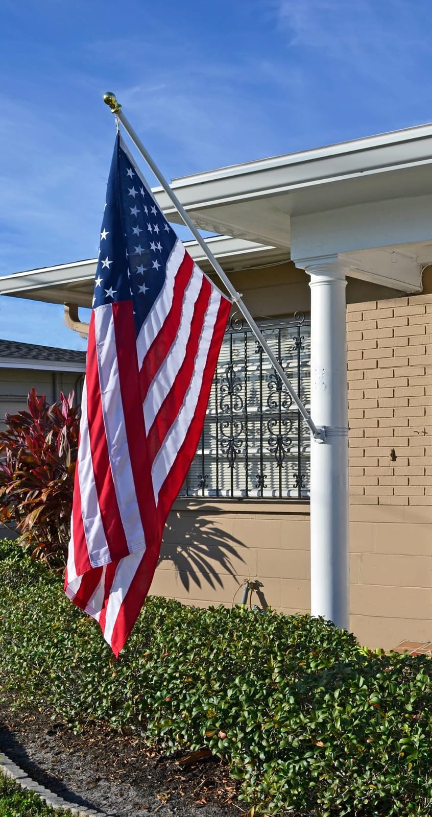 Grace Alley 6 Ft Tangle Free Spinning Flag Pole, White Aluminum customer photo 1