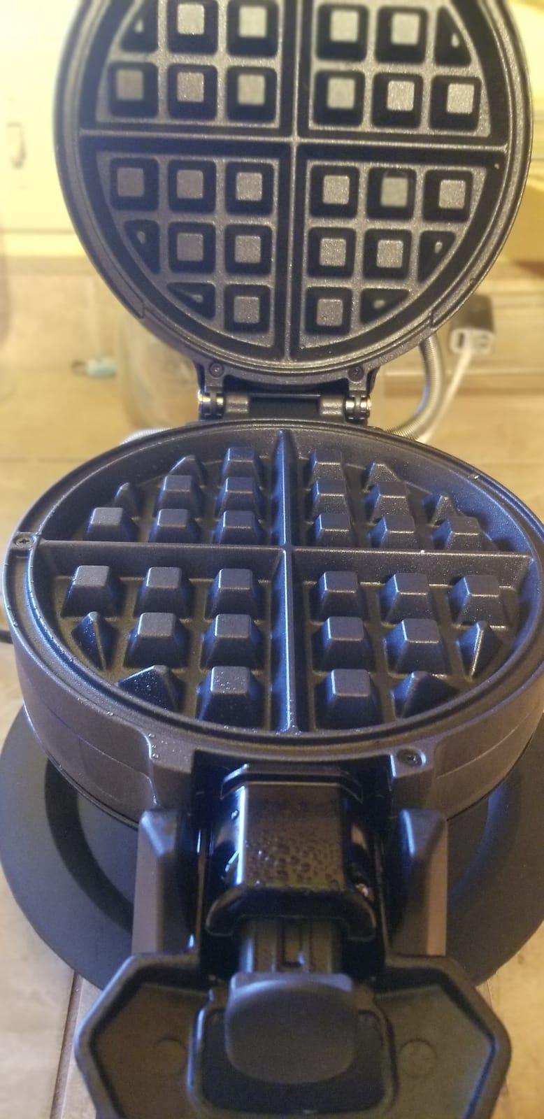 BLACK+DECKER Rotating Belgian Waffle Maker customer photo 2