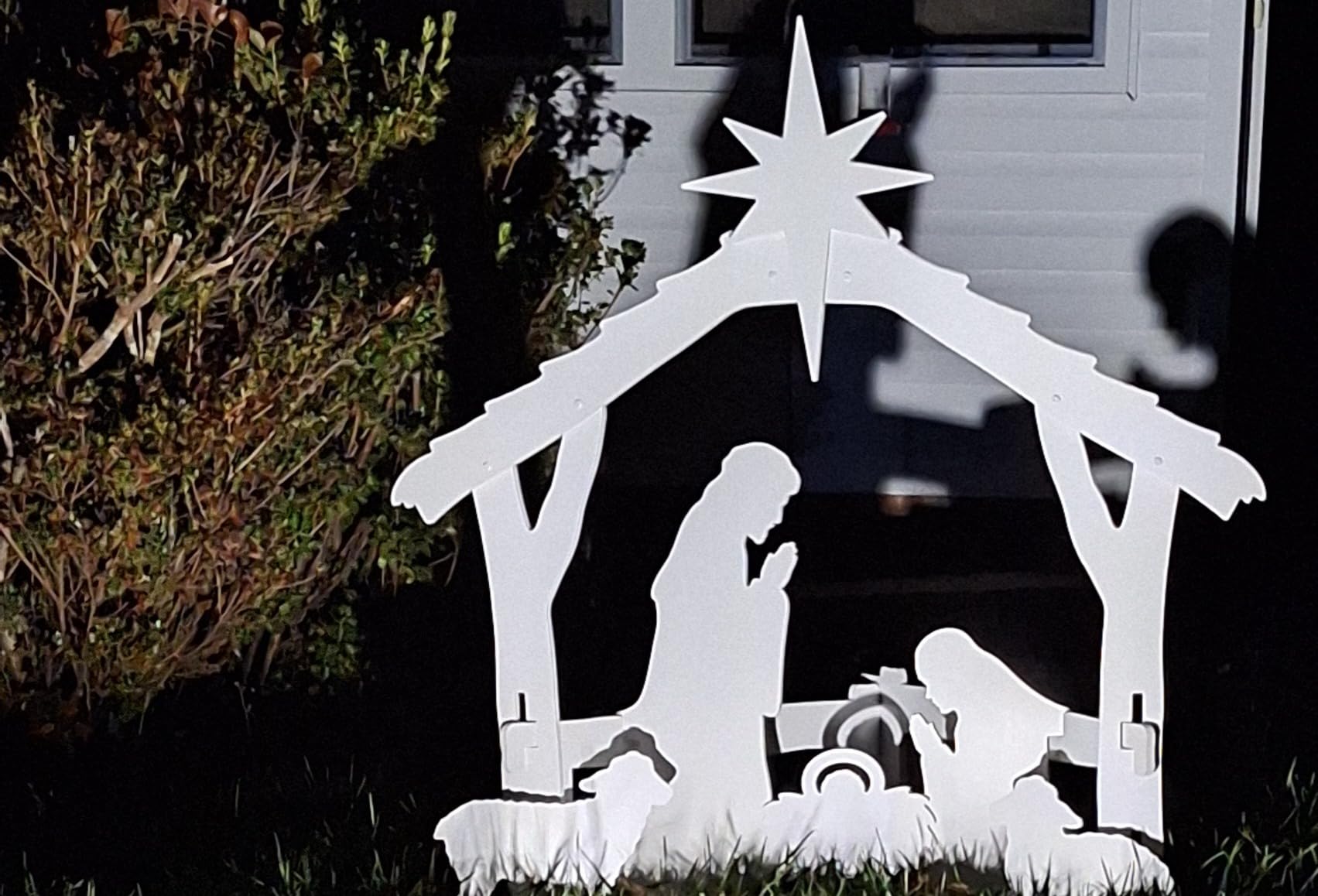 FrontYard Originals All-Weather Outdoor Nativity, Waterproof, Made in USA, Over 4ft Tall, Durable Material, Simple Assembly, Easy Storage, Yard Nativity Set customer photo 1