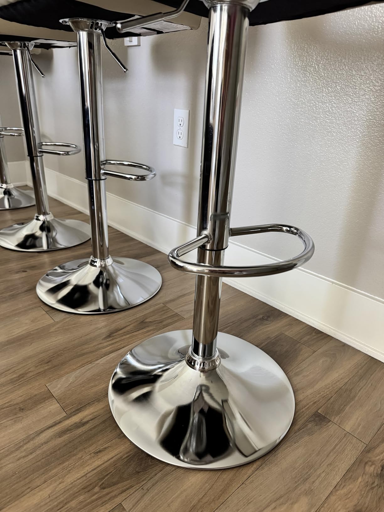 Homall Bar Stools Set of 2, Modern PU Leather Adjustable Swivel Barstools with Back & Metal Base, Upholstered Hydraulic Island Chairs, Armless Counter Height Bar Stools for Kitchen (Black) customer photo 2