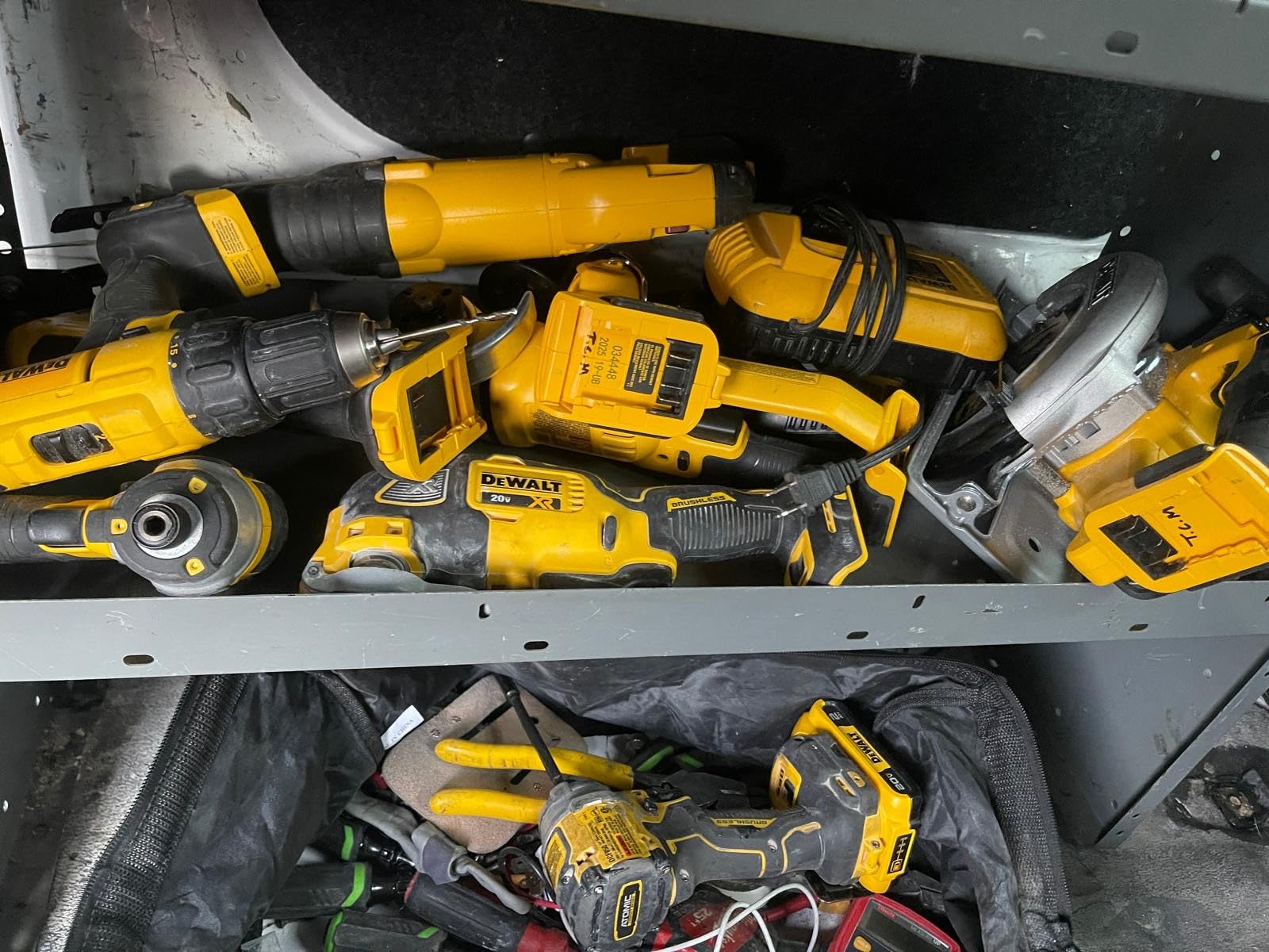 DEWALT 20V MAX Power Tools, 9 Cordless Tool Combo, Impact and Drill Driver, Oscillating Tool, Grinder,Circular and Reciprocating Saw,Right Angle Drill,Speaker,LED Light, 2 Batteries,Charger (DCK940D2) customer photo 1