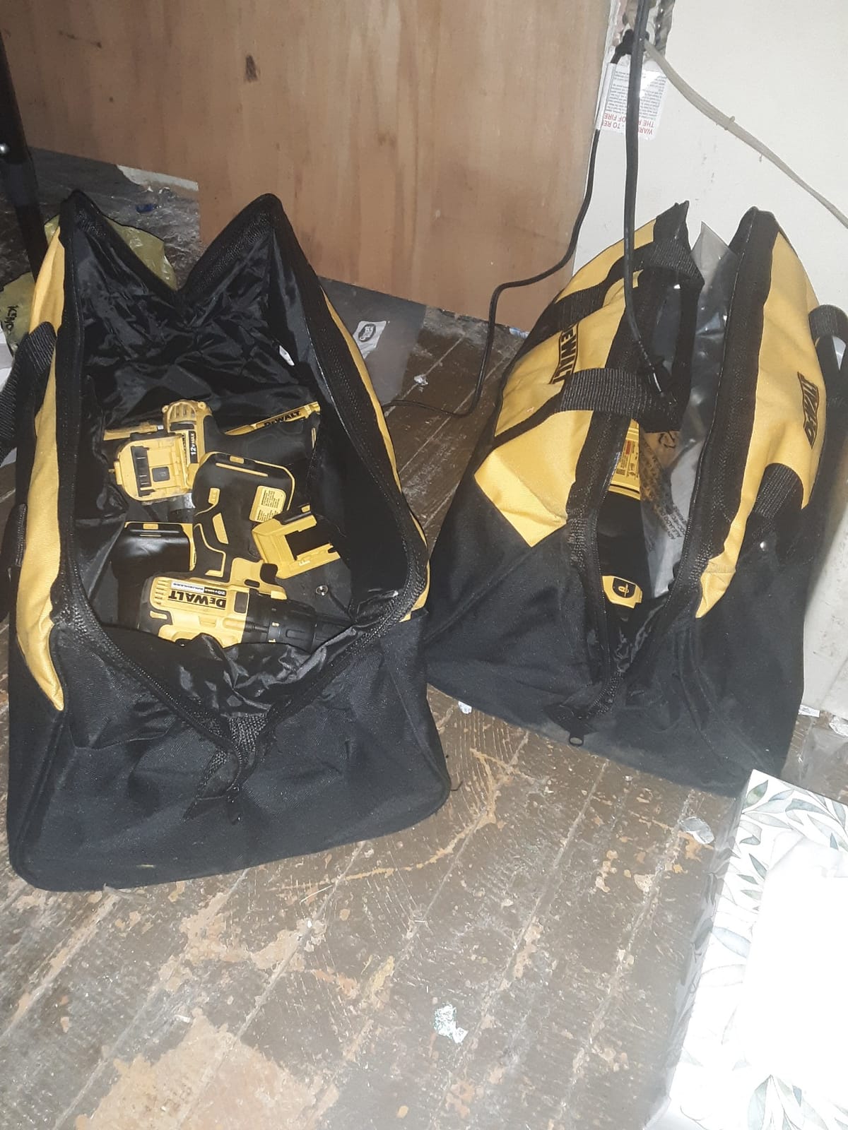 DEWALT 20V MAX Power Tools, 9 Cordless Tool Combo, Impact and Drill Driver, Oscillating Tool, Grinder,Circular and Reciprocating Saw,Right Angle Drill,Speaker,LED Light, 2 Batteries,Charger (DCK940D2) customer photo 2