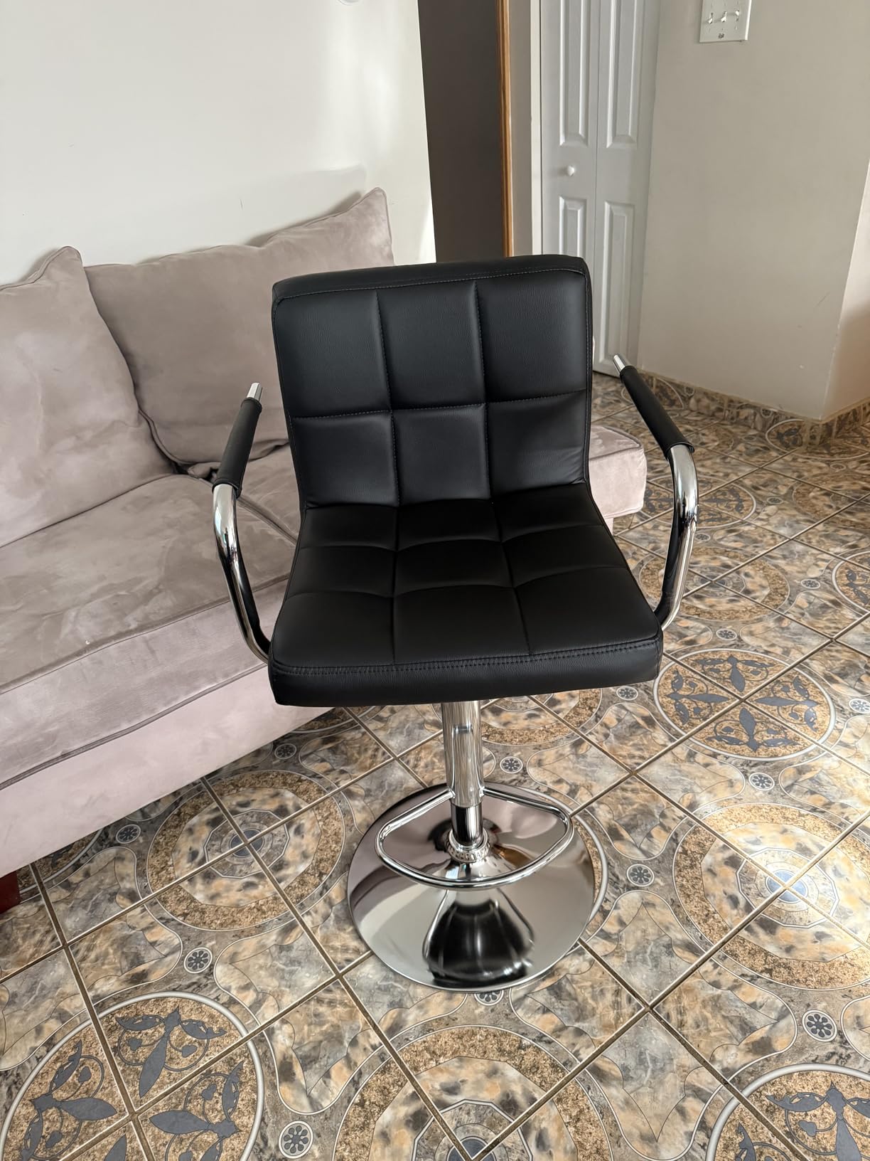 Yaheetech Bar Stools Set of 2, Swivel with Backs, Adjustable Height, Black | 360° Swivel Barstools Feature Padded PU Leather Seats, Supportive Backs, 300 lb Capacity for Kitchen Islands customer photo 2