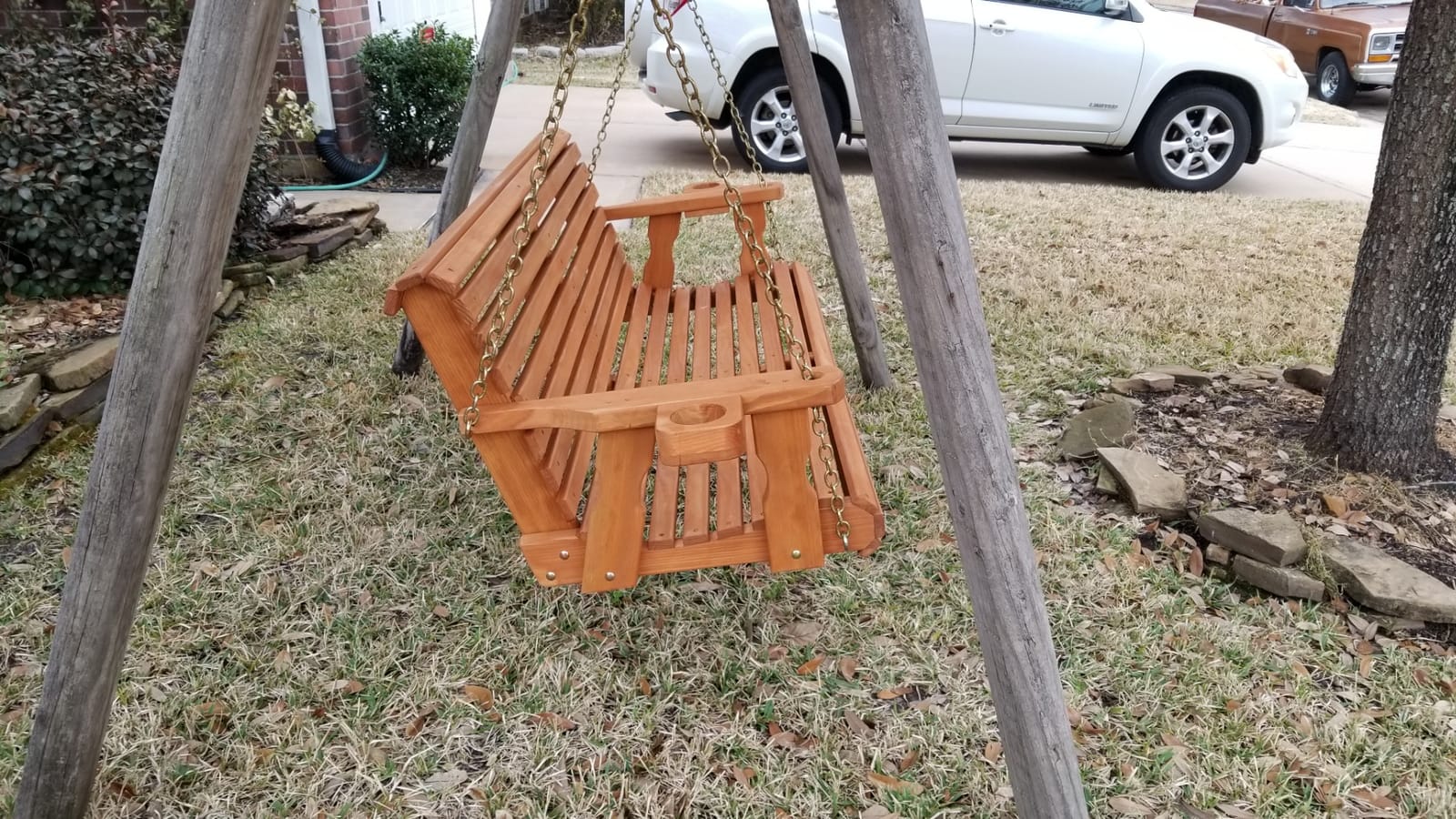 Amish Casual Heavy Duty 700 Lb Capacity Porch Swing with Cup Holders (5 Foot, Cedar Stain) – Wooden Outdoor Roll Back Swing with Hanging Chains – Amish Made in the USA customer photo 1