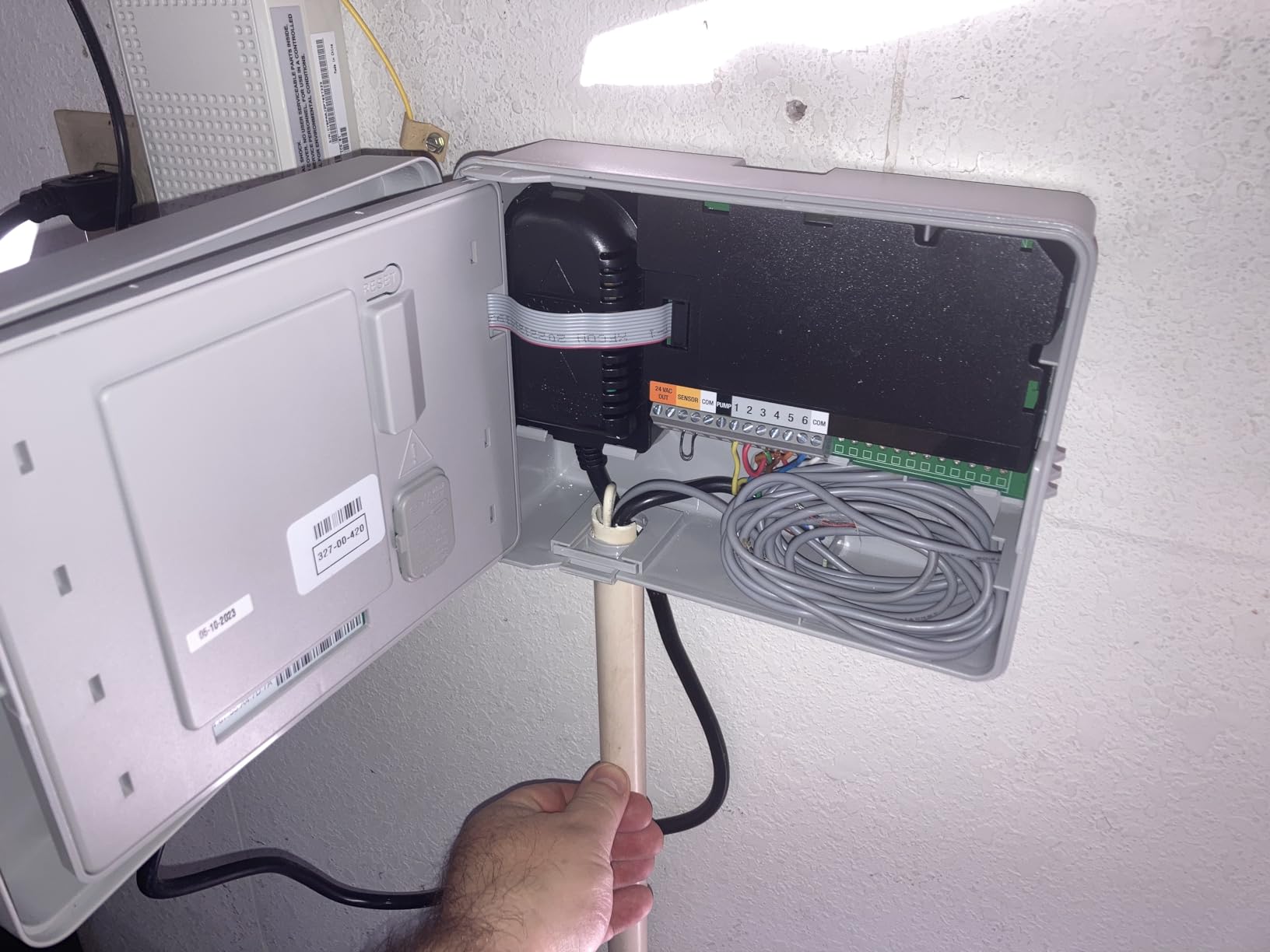 Orbit B-hyve Smart Sprinkler Controller, 6-Zone - 57946 | App Controlled with Custom Irrigation Schedules, Weatherproof Multi-Zone Sprinkler System for Indoor & Outdoor Use customer photo 2