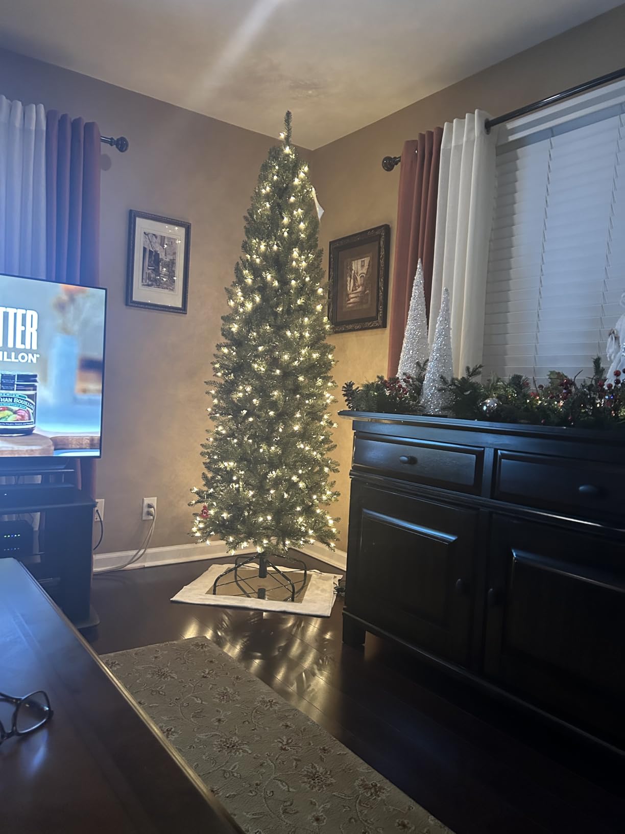 Puleo International 7.5ft Pre-Lit Fraser Fir Pencil Christmas Tree customer photo 1
