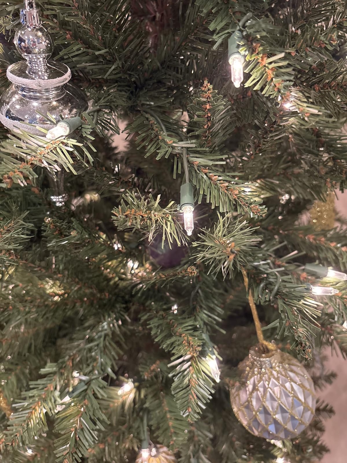 Puleo International 7.5ft Pre-Lit Fraser Fir Pencil Christmas Tree customer photo 2