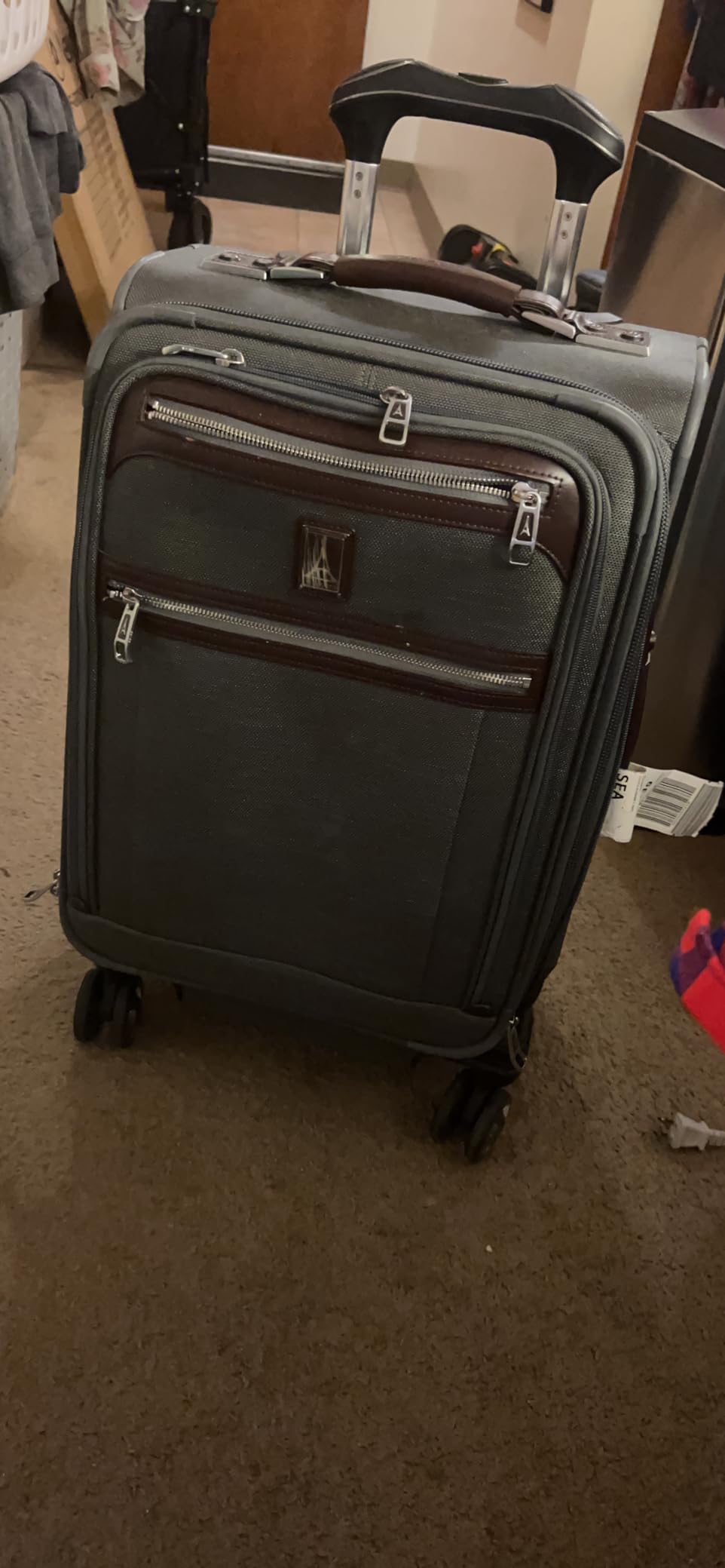 Travelpro Platinum Elite Checked Luggage Spinner, Black, 25-Inch | Expandable Softside With USB Port, Built-In Suiter, 8 Wheels & TSA-Approved Lock for Travelers customer photo 2