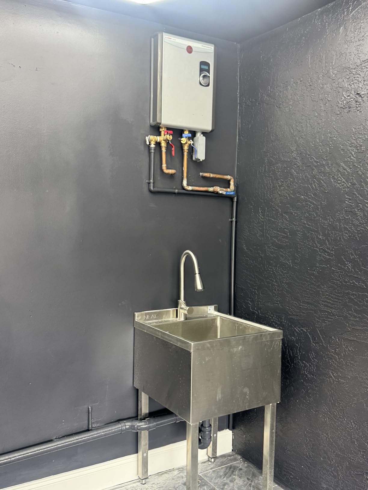 Rheem 18kW 240V Tankless Electric Water Heater, Gray customer photo 1