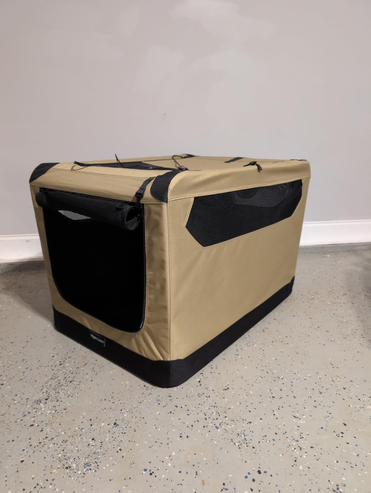 Amazon Basics Portable Folding Soft Dog Crate for Cat, Dog, Rabbit, Double Door with Mesh Ventilation, Collapsible, Easy to Set Up, Large 36