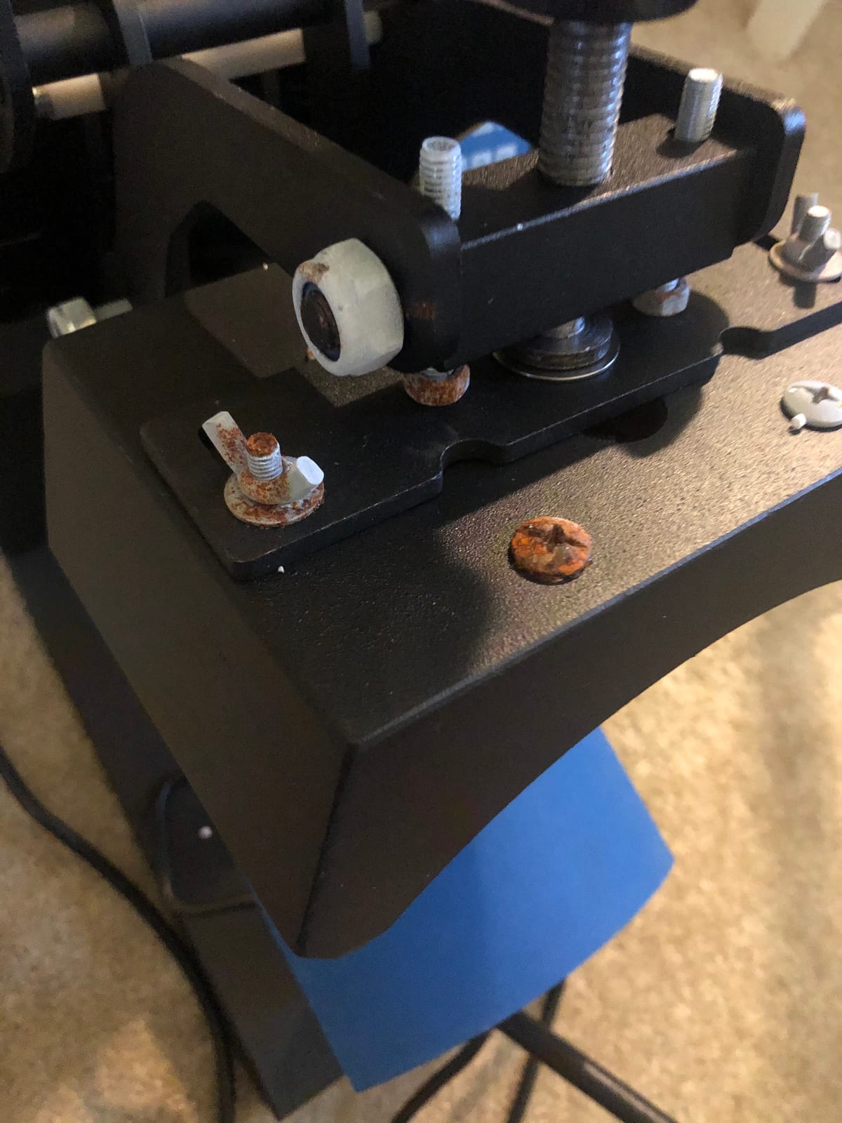 VEVOR Heat Press 6x3.75Inch Curved Element Hat Press Clamshell Design Heat Press for Hats Rigid Steel Frame No Stick Digital LCD Timer and Temperature Control (6x3.75Inch Clamshell Design) customer photo 2