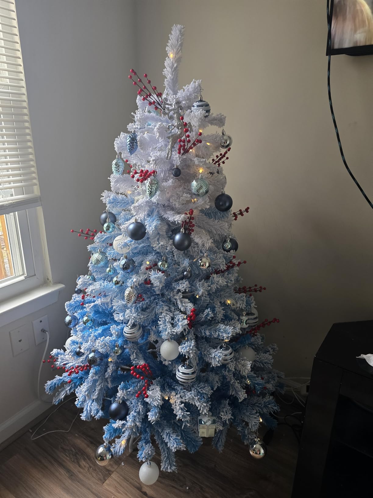 Goplus 7FT Pre-Lit Artificial Christmas Tree Auto-Spread/Close up Branches 11 Flash Modes with Multicolored 400 LED Lights & Metal Stand customer photo 1