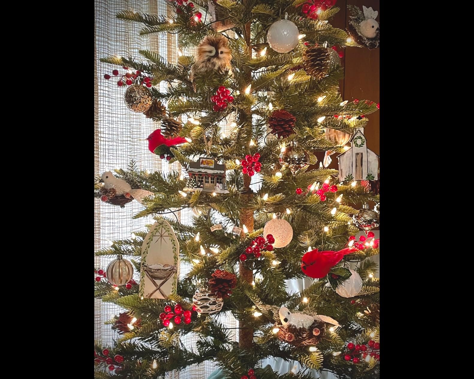 Puleo International 6.5ft Pre-Lit Aspen Fir Artificial Christmas Tree with 500 Clear Lights, 903 Realistic Dense Branch Tips, Easy Setup Artificial Trees with Sturdy Metal Stand customer photo 1