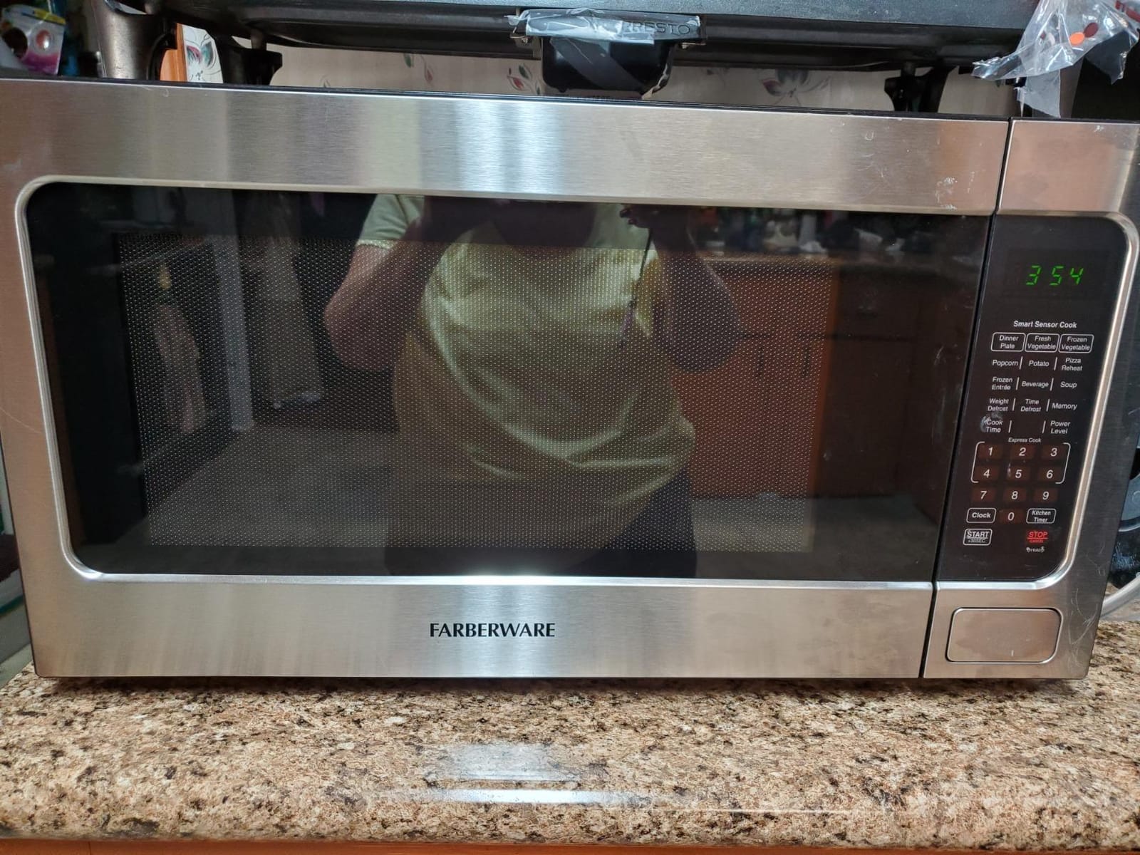 Farberware 1100W 2.2 cu ft Countertop Microwave Oven With Smart Sensor, LED Lighting, Child Lock - For Apartments and Dorms customer photo 1