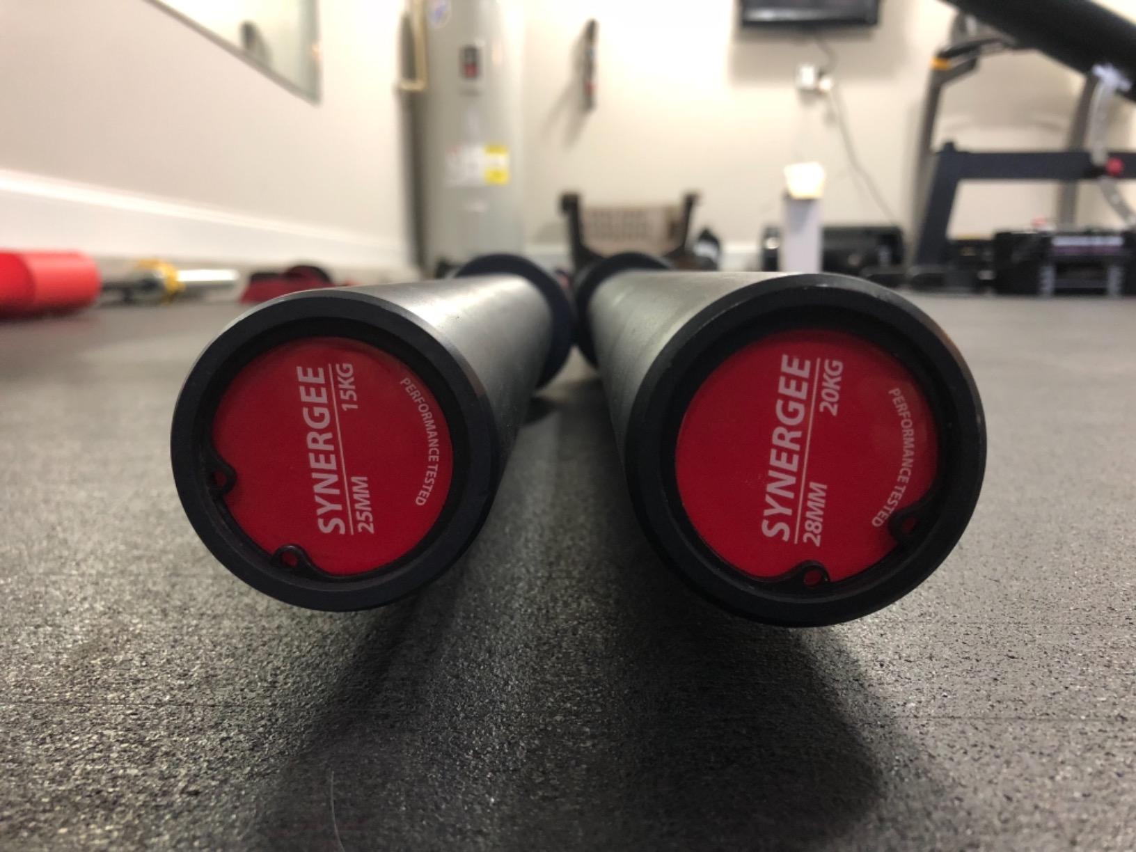 Synergee Games 15kg and 20kg Colored Ceramic Coated Barbells. Rated 1500lbs for Weightlifting and Powerlifting. Black, Red, Grey, Pink customer photo 2