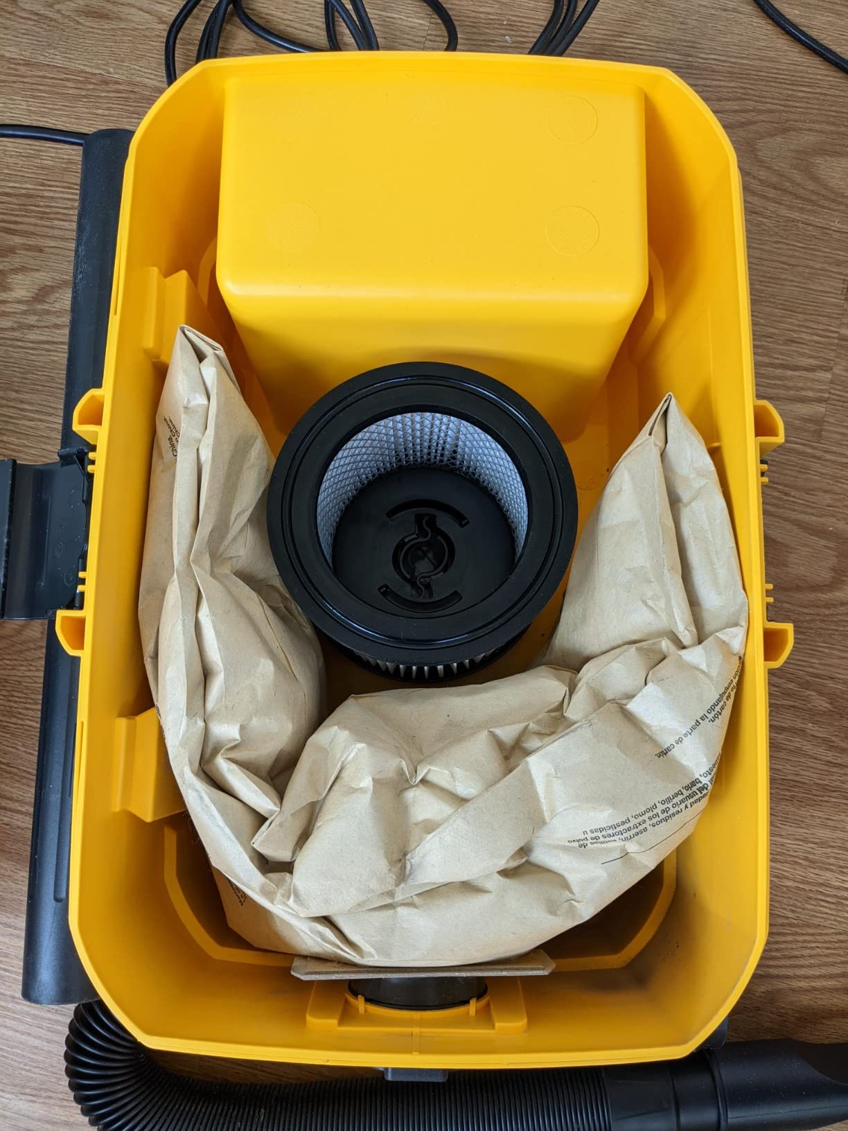 DEWALT 4 Gal. 5.0 HP Poly Wet/Dry Vacuum with Hose and Accessories DXV04T customer photo 2