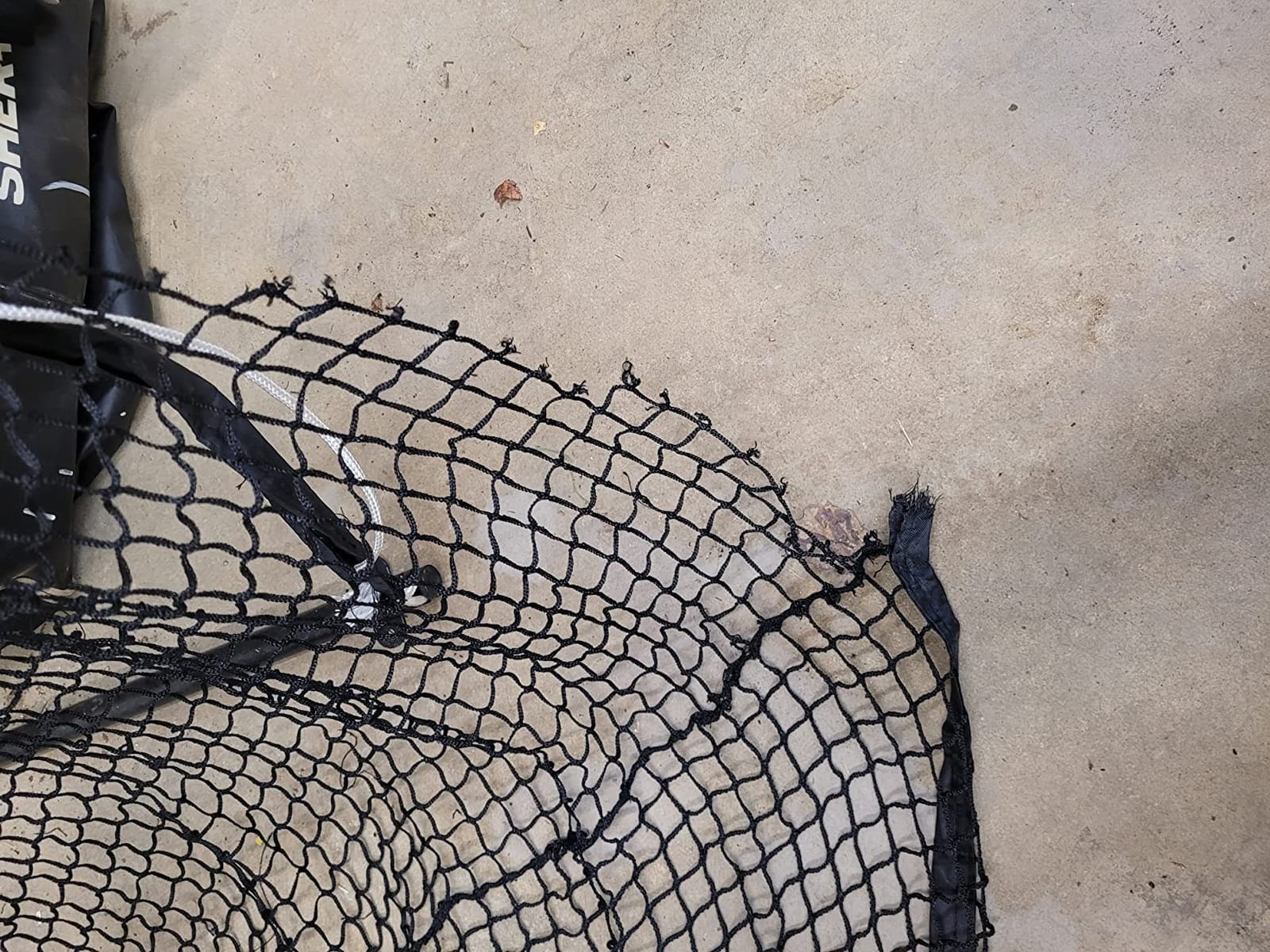 Amazon Basics Portable Golf Net, Practice Hitting Net for Indoor/Outdoor, Quick Setup, Black customer photo 2