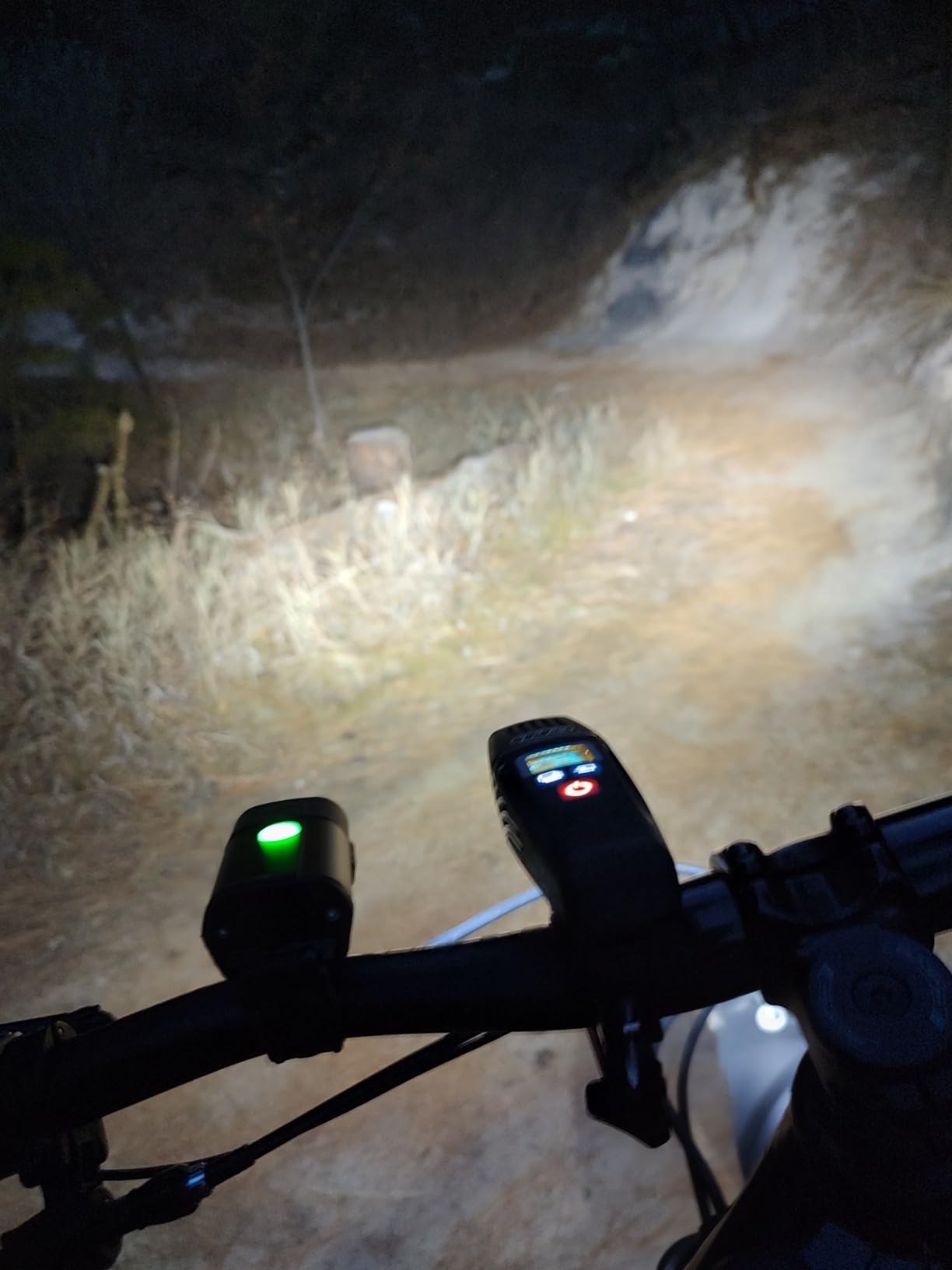 NiteRider Lumina OLED Boost 1200 Bike Light – OLED Display with Real-Time Runtime – 1200 Lumens – USB Rechargeable – Road, MTB & Commuter – IP64 Water Resistant customer photo 2