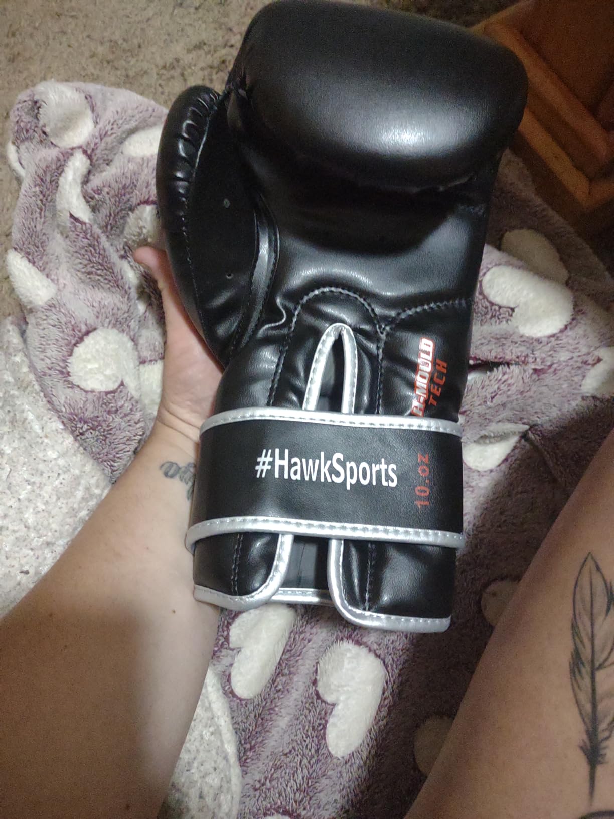 Hawk Sports Boxing Gloves for Men and Women, Comfy Boxing Training Gloves with Foam Padding for Throwing Power Punches with Confidence, Heavy Bag Boxing Gloves for Training and Sparring White / 12 OZ customer photo 1