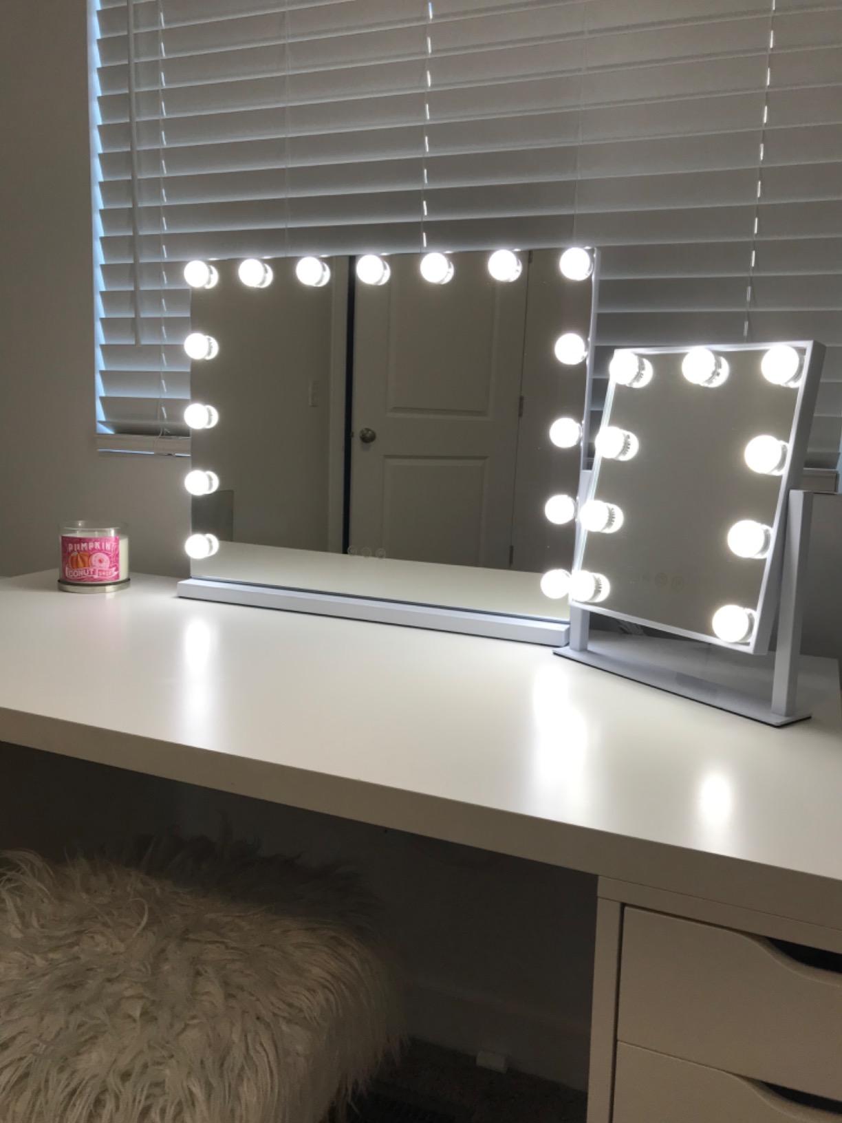 Hansong Vanity Mirror with Lights: Hollywood Lighted Makeup Mirror with 15 LED Bulbs, 22.8''x18'' Light Up Mirror with 3 Colors Modes for Desk, Large Mirrors with USB Charging Port for Bedroom, White customer photo 1