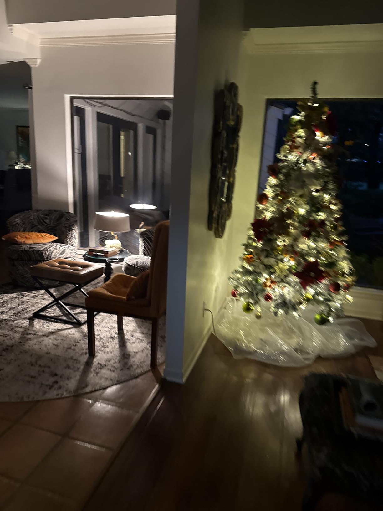 Best Choice Products 6ft Pre-Lit Artificial Christmas Tree Twinkling LEDs, Snow Flocked Design Pine Tree, Full Appearance Lighted Snowy w/Easy Assembly, 250 Lights, 928 Tips Metal Stand customer photo 1