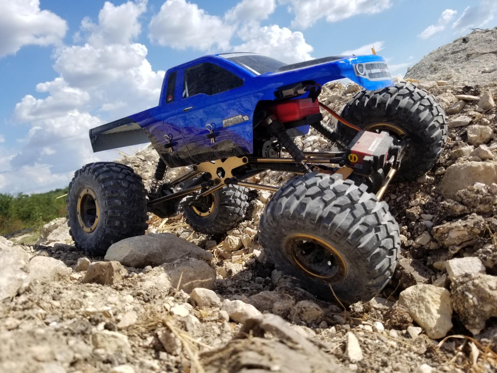 Redcat Racing Everest-10 Electric Rock Crawler with Waterproof Electronics, 2.4Ghz Radio Control (1/10 Scale), Blue/Black customer photo 2