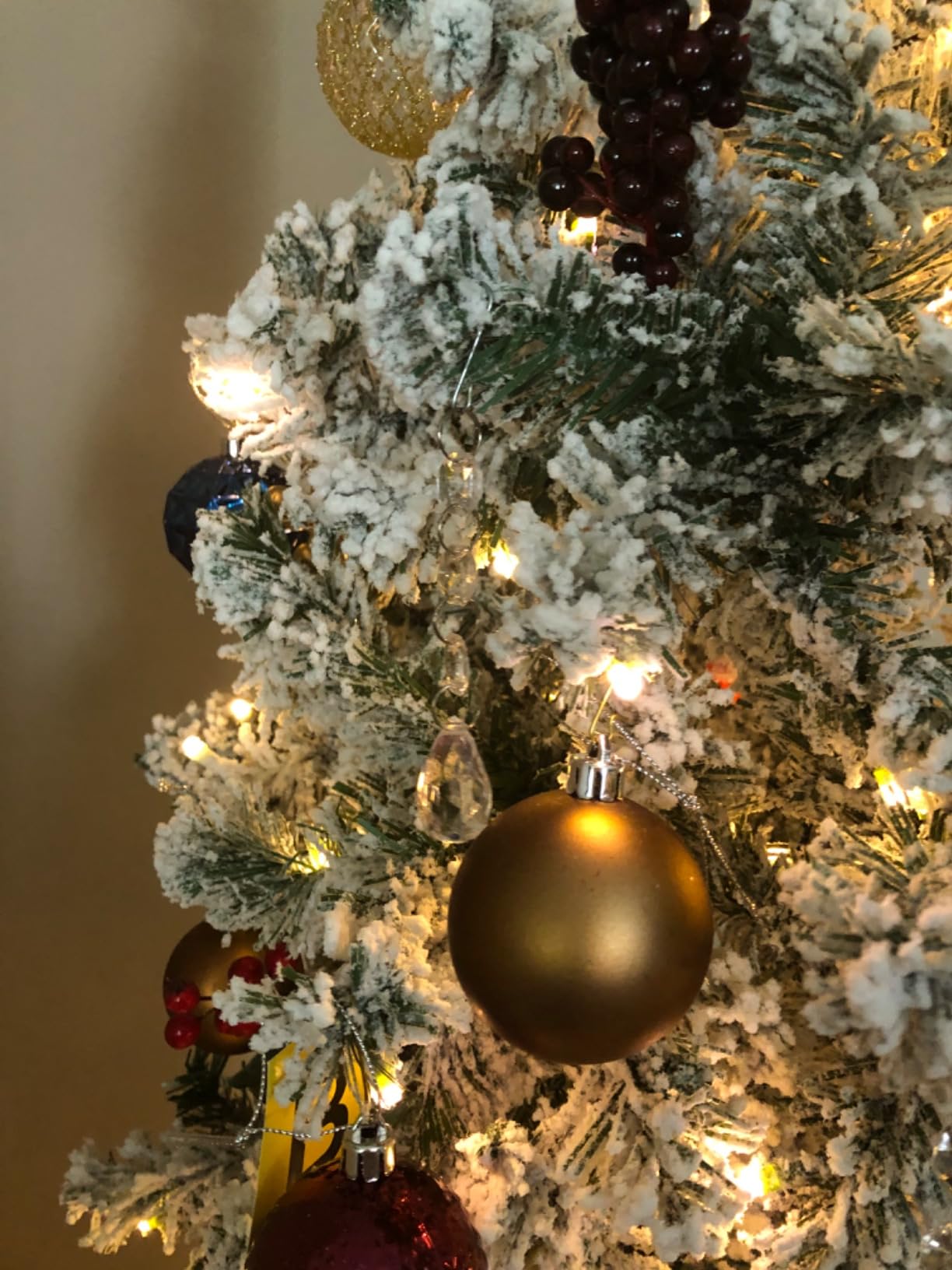 Best Choice Products 7.5ft Flocked Pencil Christmas Tree w/Twinkling LEDs, Pre-Lit Slim Artificial Holiday Decoration, Lighted Skinny w/Base, 350 Lights, 641 Tips, Warm White Lights customer photo 1