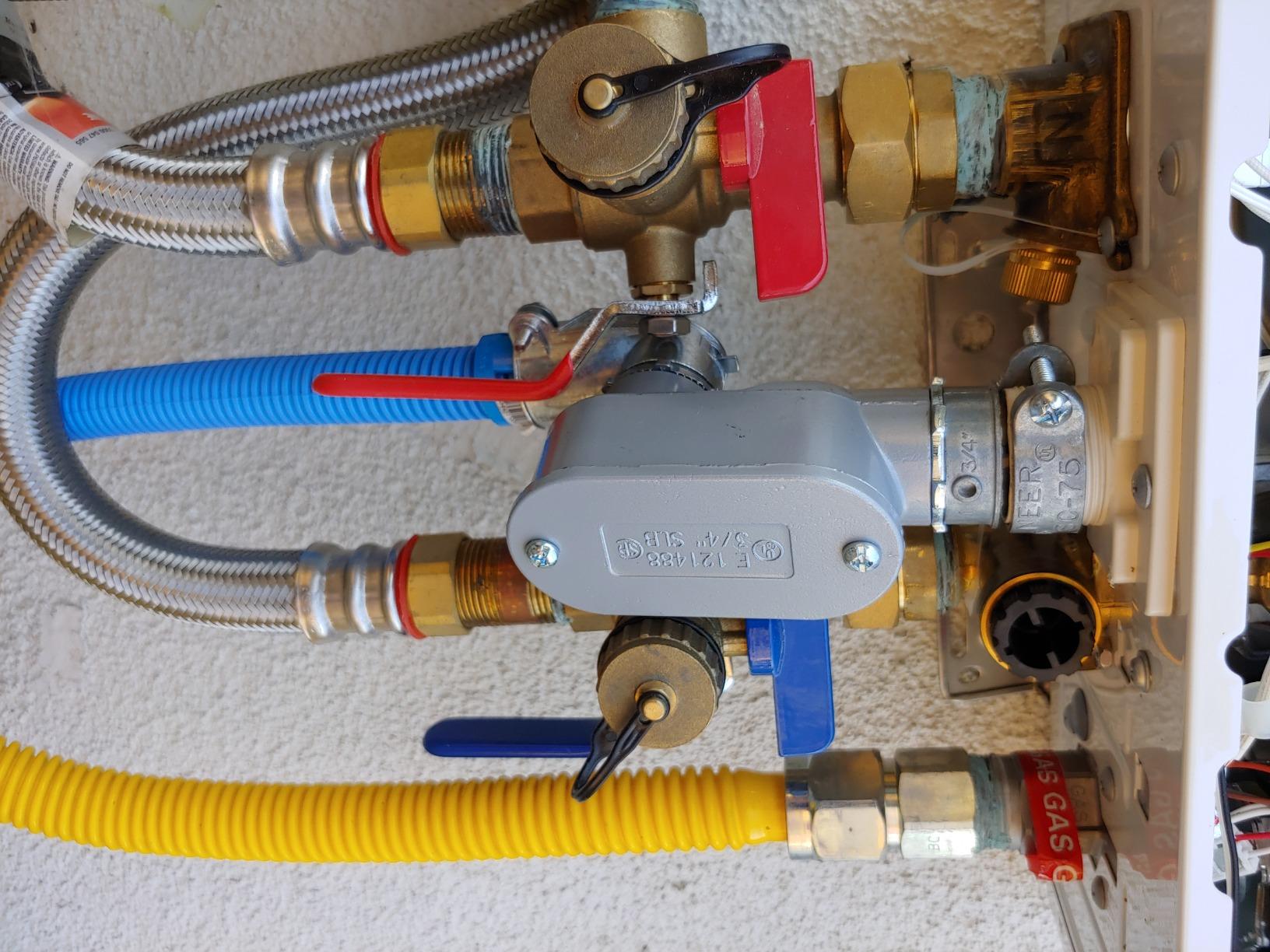 Rinnai V53DeN Natural Gas Tankless Water Heater customer photo 2