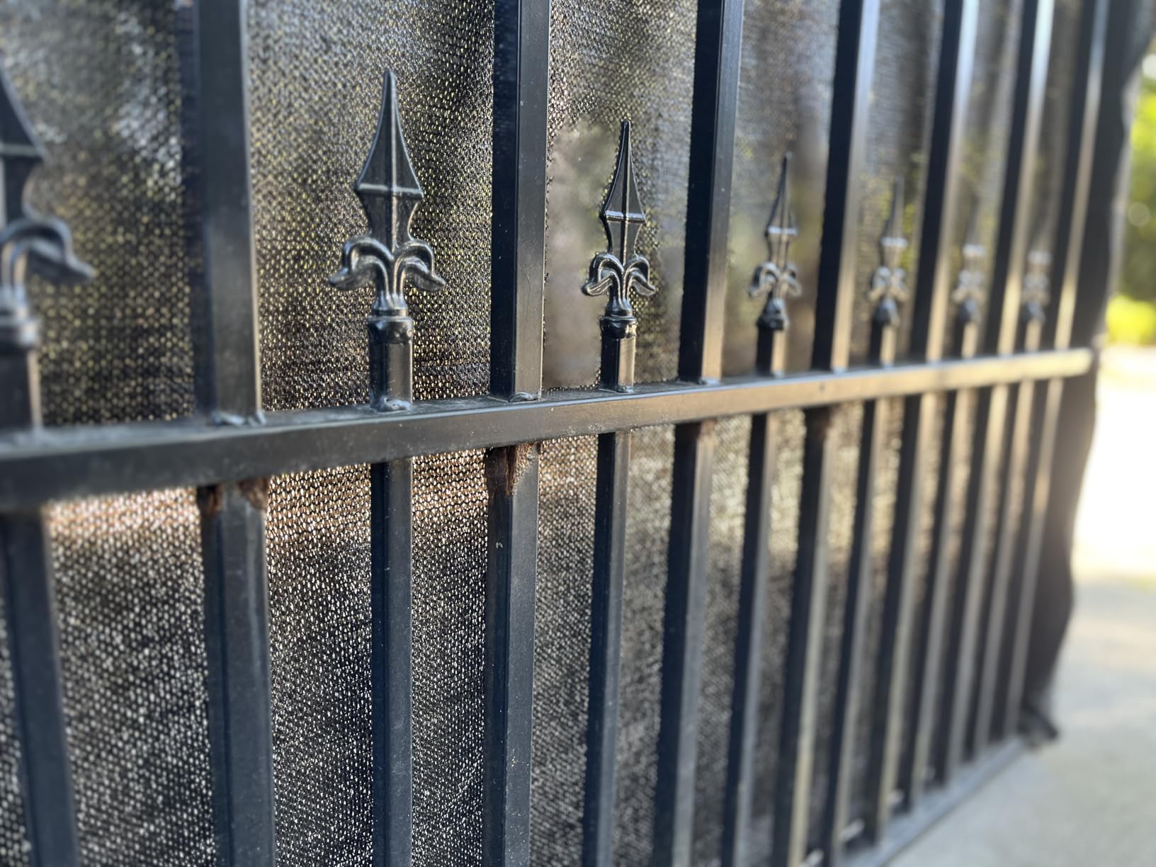 ALEKO Dual Swing Driveway Gate (18x6 Paris) DG18PARD customer photo 1