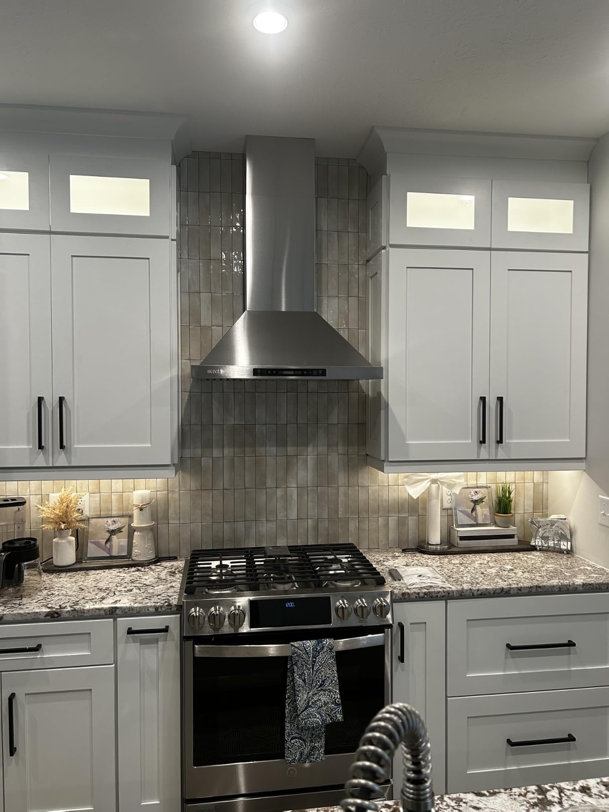 IKTCH 30-inch Wall Mount Range Hood 900 CFM Ducted/Ductless Convertible, Kitchen Chimney Vent Stainless Steel with Gesture Sensing & Touch Control Switch Panel, 2 Pcs Adjustable Lights(IKP02-30'') customer photo 2