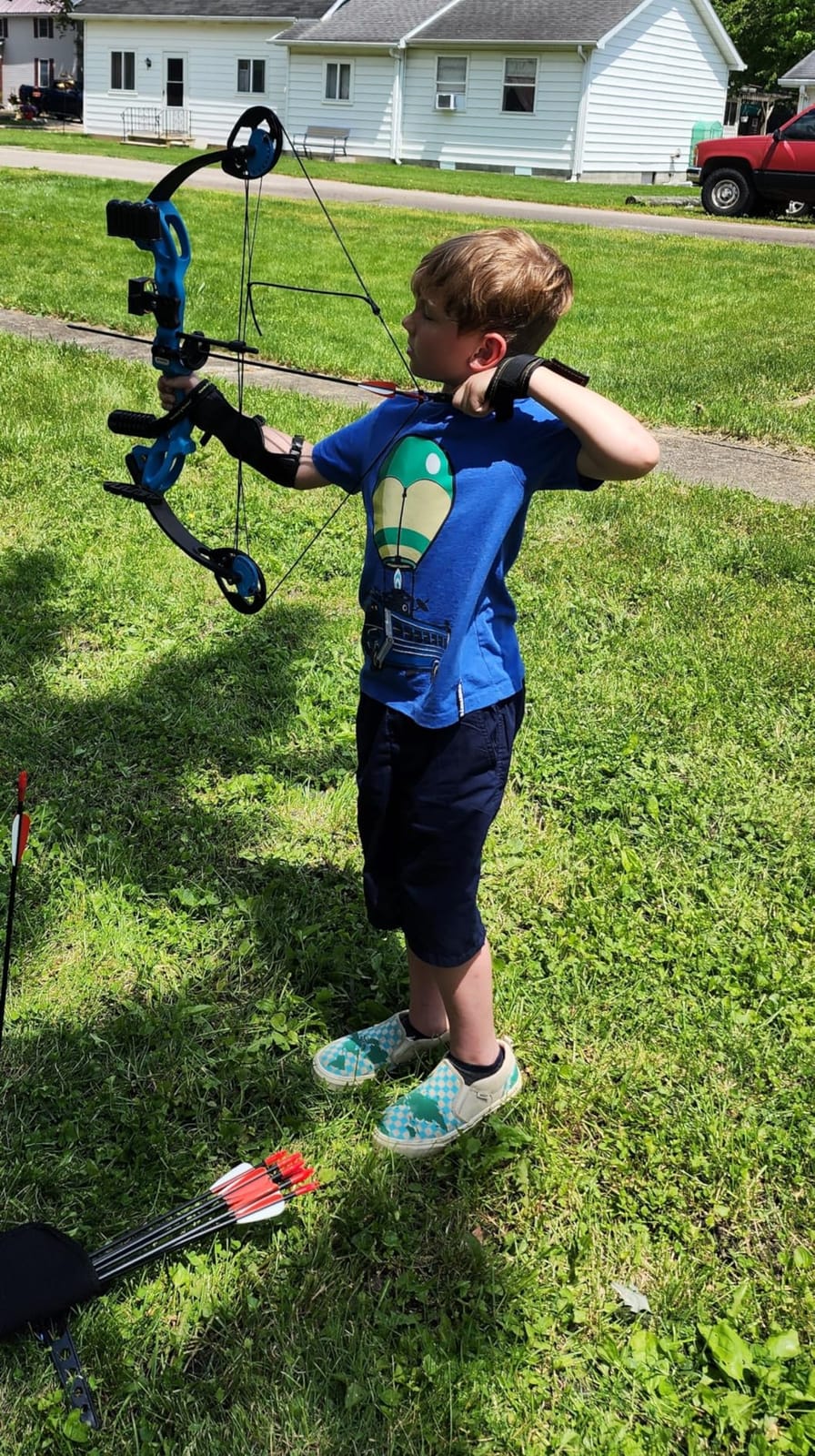 Compound Bow Archery for Youth and Beginner, Right Handed,19”-28” Draw Length,15-29 Lbs Draw Weight, 260 fps customer photo 1
