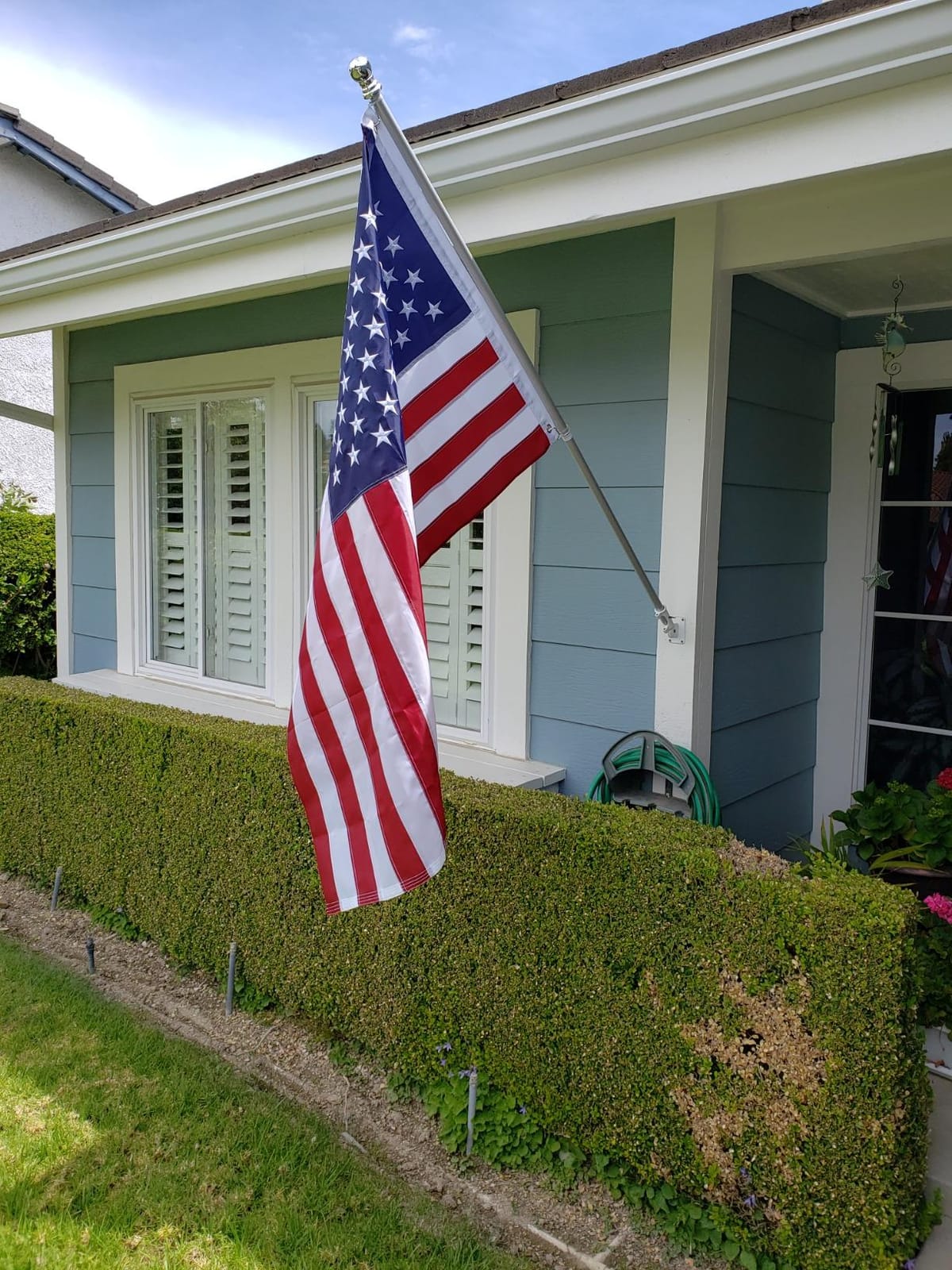HOOPLE 6FT Aluminum Tangle Free Spinning Flag Pole for Outside House – Heavy Duty Flagpole with Rotating Rings, Wall Mount House Flag Pole for 2x3 & 3x5 Flags, Residential Commercial Outdoor FlagPole customer photo 1