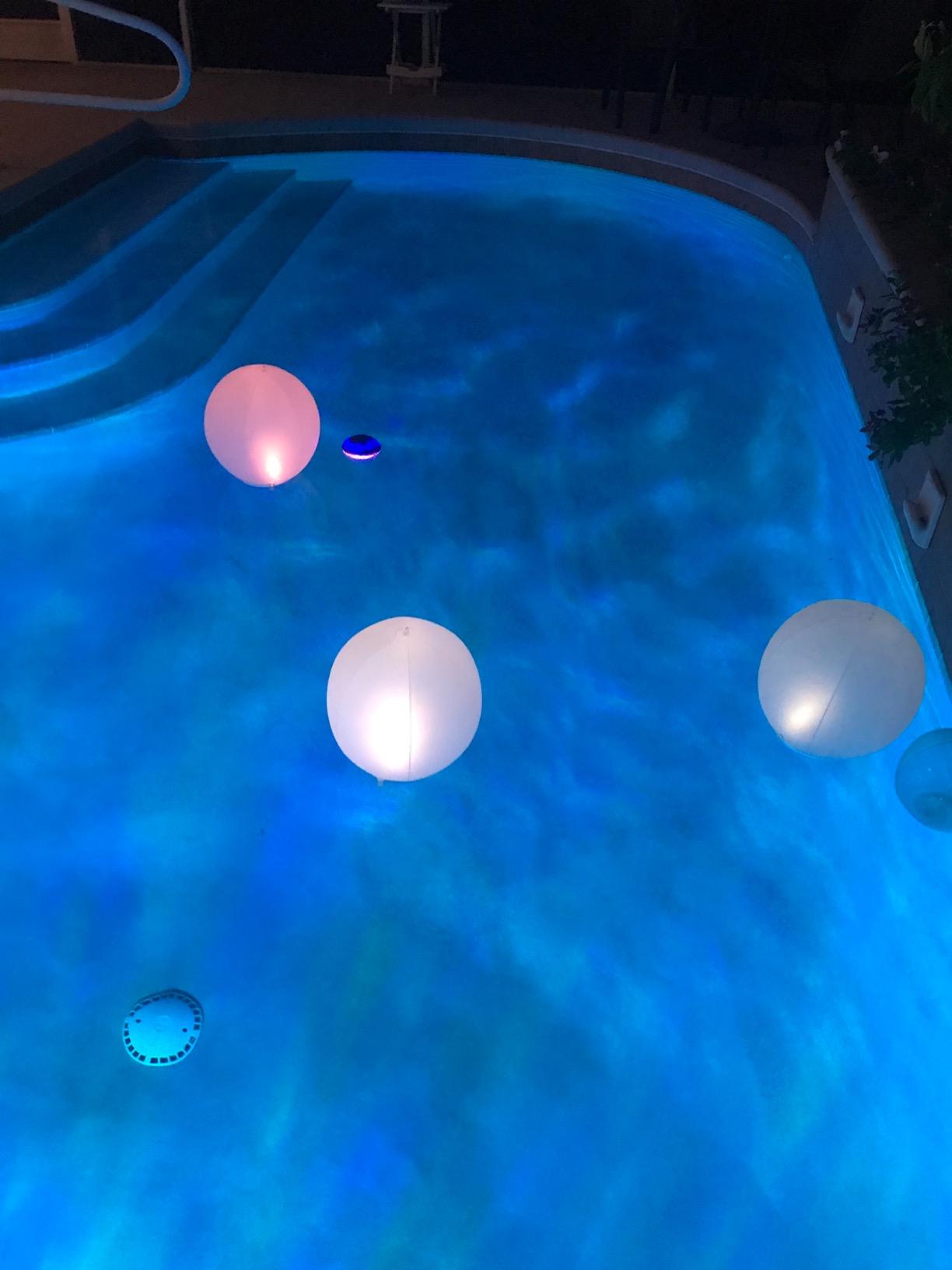 Bluetooth Pool Speaker with Colorful Light, Portable Floating Pool Speaker IP68 Waterproof, Built-in Mic, Floatable Crystal Clear Sound Wireless Bluetooth Hot Tub Speakers for Pools Spa Outdoor customer photo 2