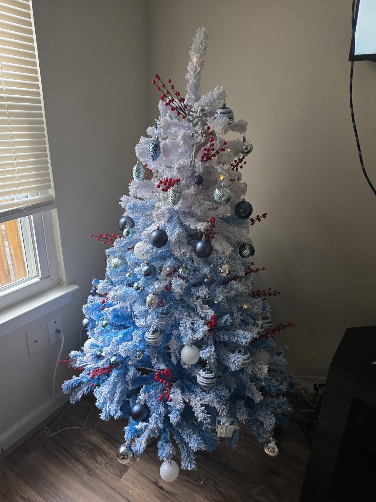 Goplus 6FT Snow Flocked Christmas Tree, Hinged Pine Tree, Artificial Premium PVC Needles/Solid Metal Stand, Xmas Full Tree for Indoor and Outdoor customer photo 1