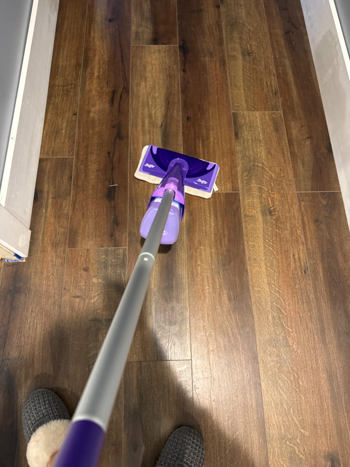 Swiffer WetJet Hardwood and Floor Spray Mop Cleaner Starter Kit, Includes: 1 Power Mop, 10 Pads, Cleaning Solution, Batteries customer photo 1