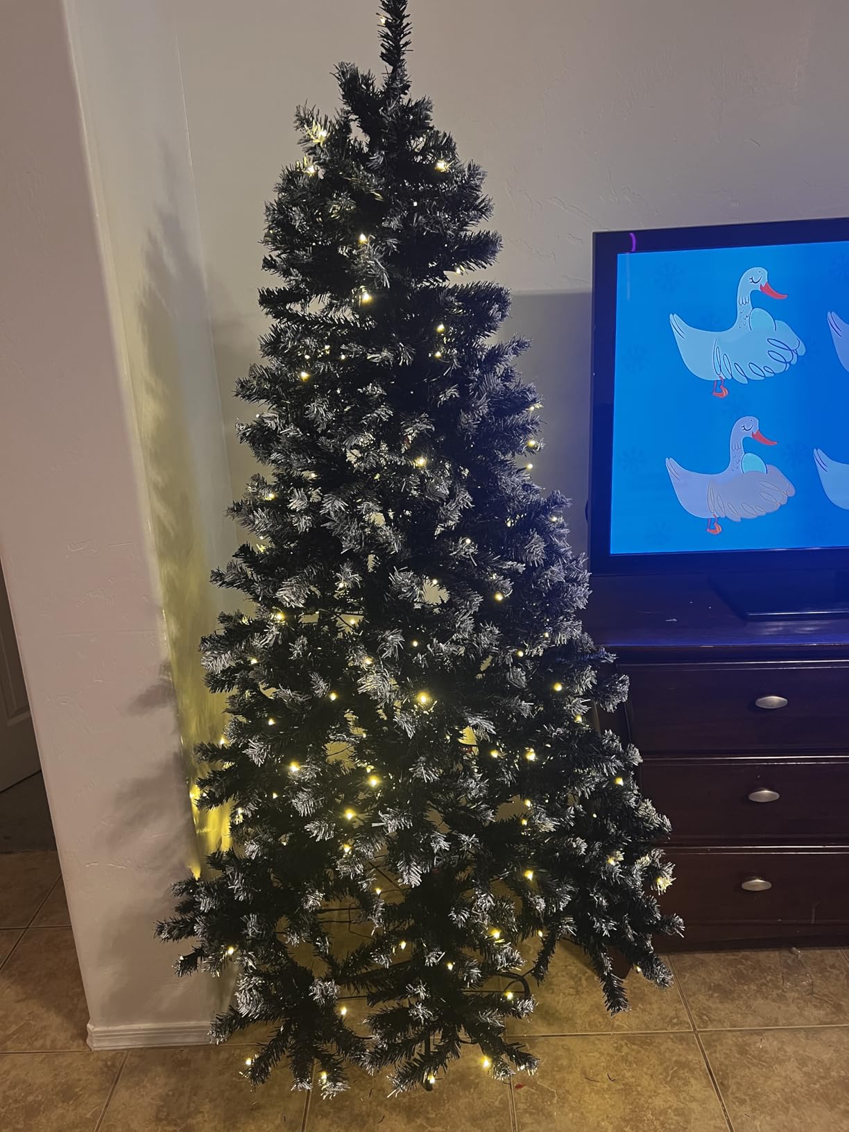 Best Choice Products 4.5ft Artificial Christmas Tree with LED Twinkling Lights, Pre-Lit Spruce Realistic Holiday Xmas Décor, 200 Lights, 763 Tips customer photo 2