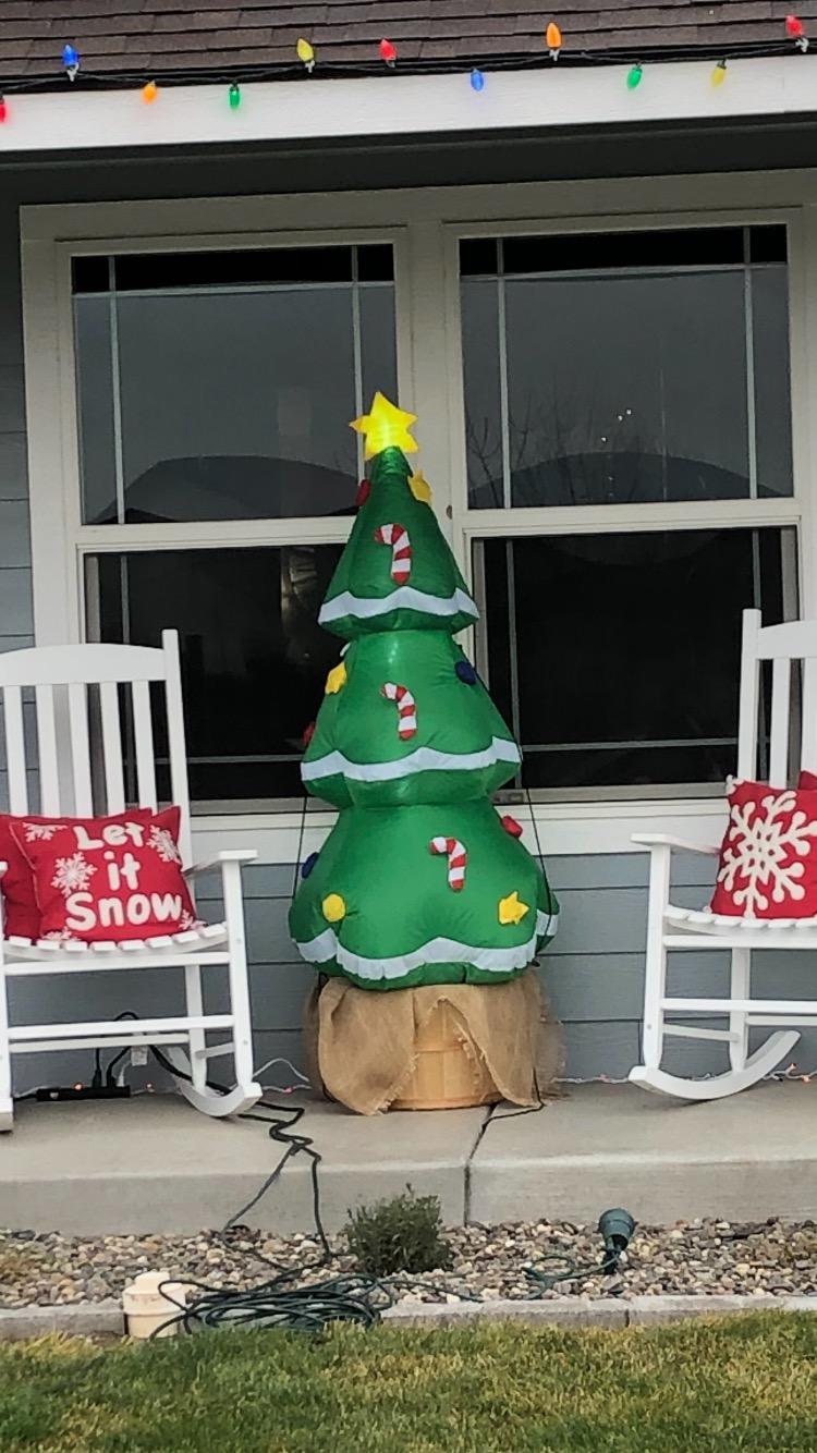 GOOSH 5 FT Christmas Inflatables Tree Outdoor Decorations Blow Up Tree Yard Decoration with Built-in LEDs for Xmas Holiday Party Indoor Garden Lawn Decor customer photo 1