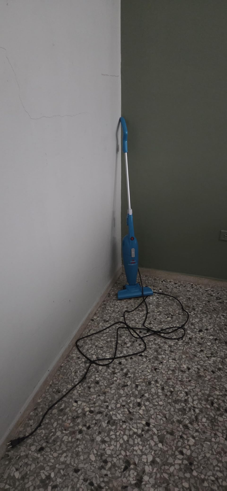 Bissell 2033M Featherweight Stick Lightweight Bagless Vacuum and Electric Broom with Crevice Tool for Hard Floors and Carpets, Black customer photo 1