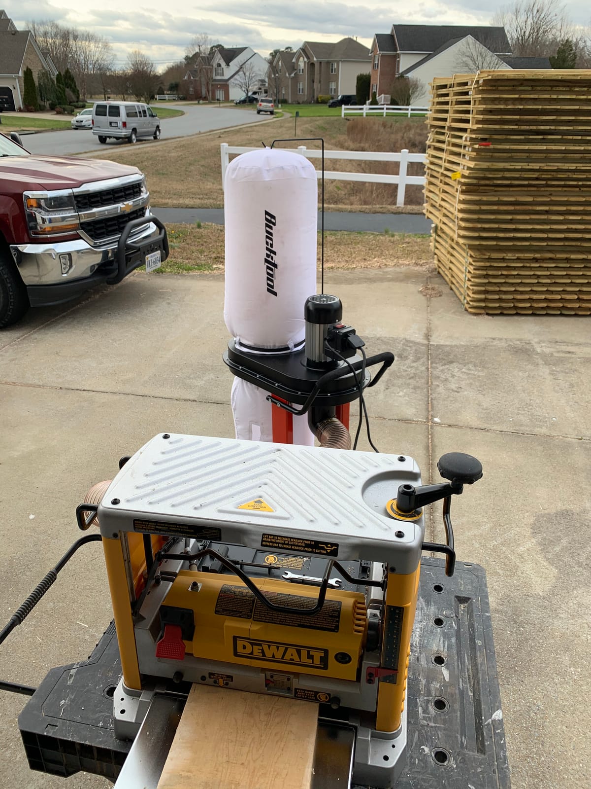 BUCKTOOL 750 CFM Auto-Start Dust Collector,1.2HP 13-Gallon Capacity customer photo 2