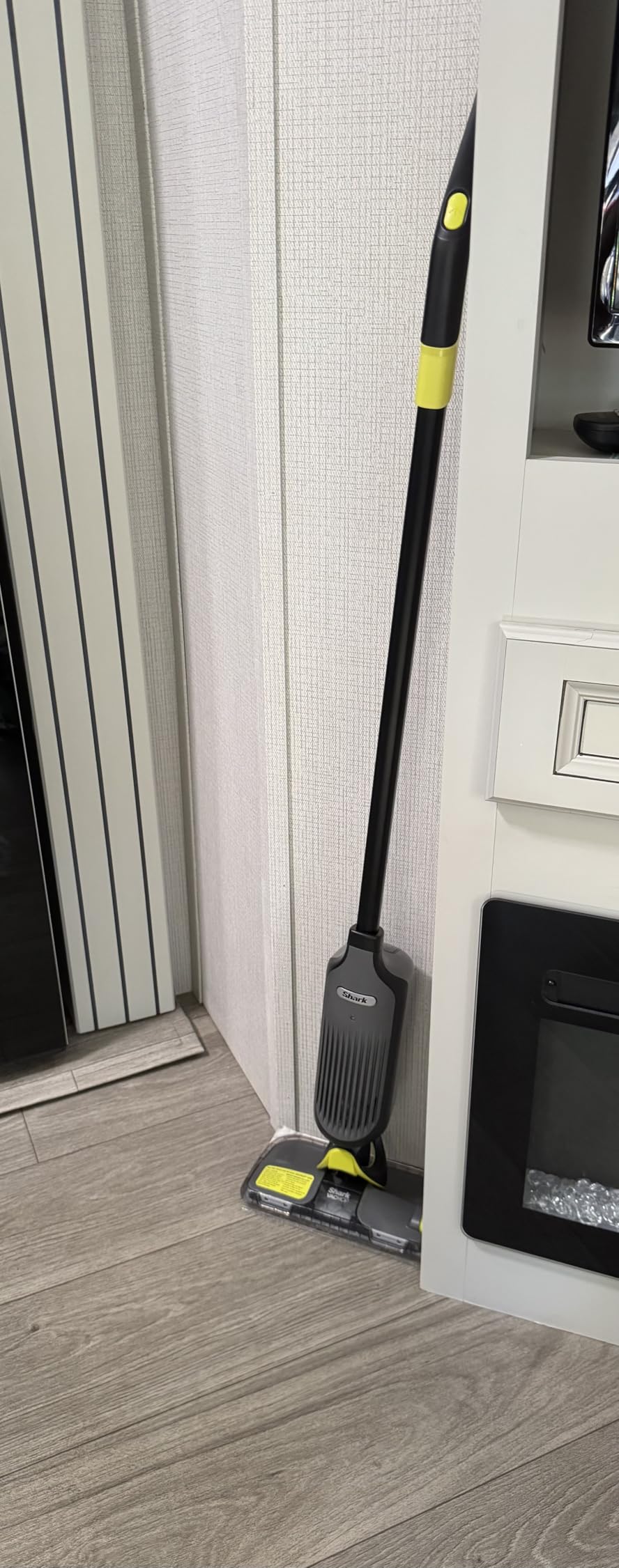 Shark VACMOP Cordless Vacuum & Spray Mop, Gray, VM252 customer photo 2