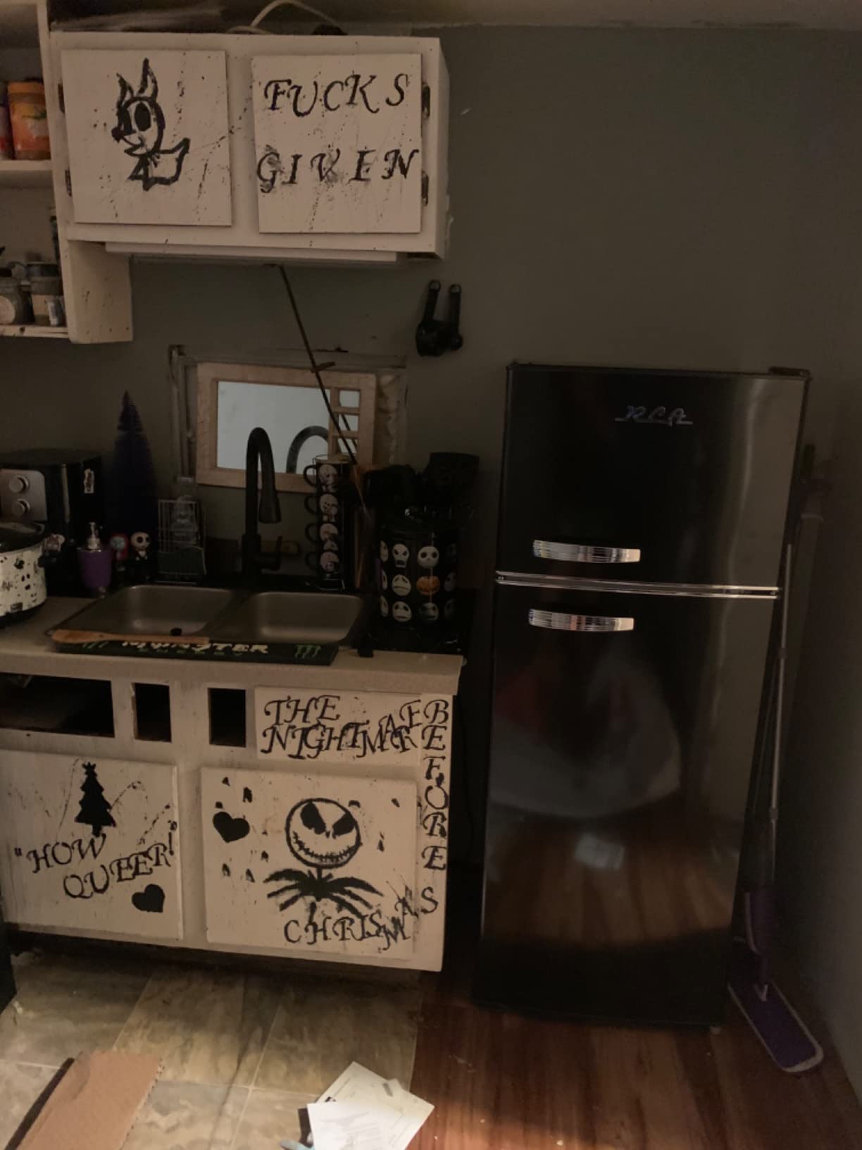 Hamilton Beach HBFR786BLACK6COM 2 Door Apartment Size Refrigerator with Freezer, 7.5 cu. ft, Retro Black customer photo 2