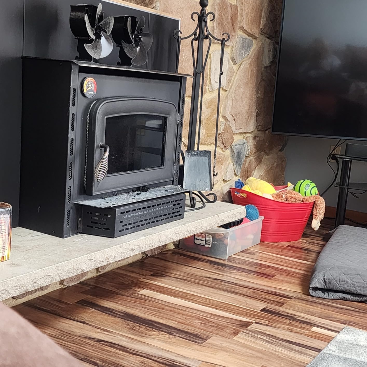 Ashley Hearth AW1820E 1,200 Sq. Ft. Wood Stove Insert , Black customer photo 2