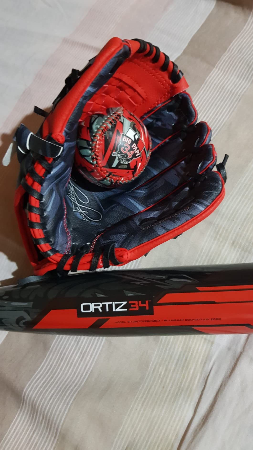 Ortiz34 Youth T-Ball Set, 25” Signature Aluminum T-Ball Bat with -10 Drop, Foam Core T-Ball, 9” Lightweight Youth Glove, Vibrant Graffiti Print customer photo 1
