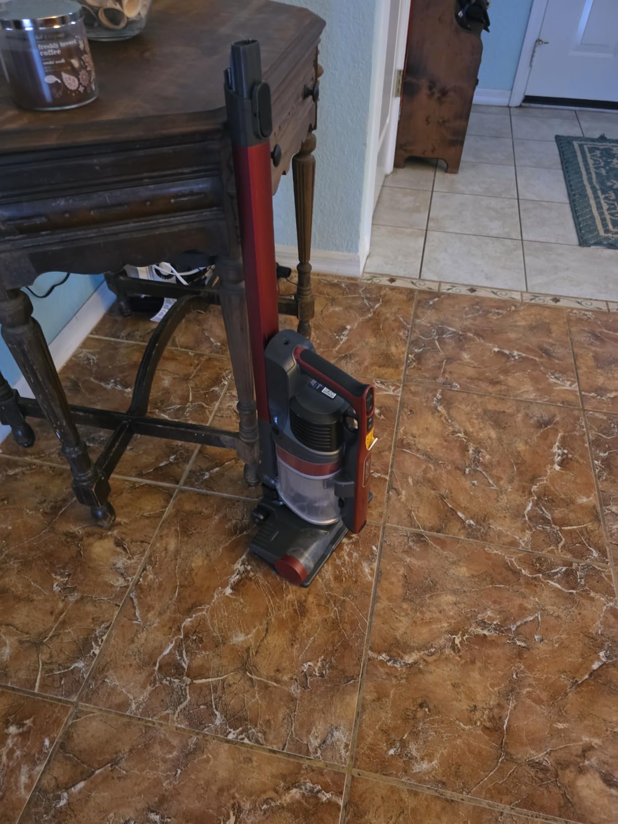 Shark Cordless Vacuum Cleaner, Red, IZ362H customer photo 1