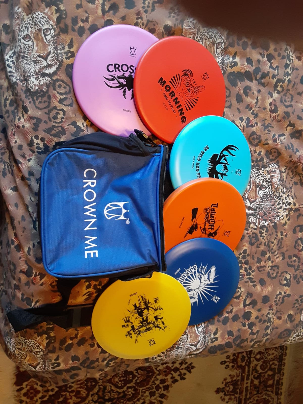 CROWN ME PDGA Approved Disc Golf Starter Set with Bag, 6-Piece Premium Flexible Plastic Flying Discs, Mini Marker, Towel, Heavy Duty Nylon Carry Bag customer photo 2