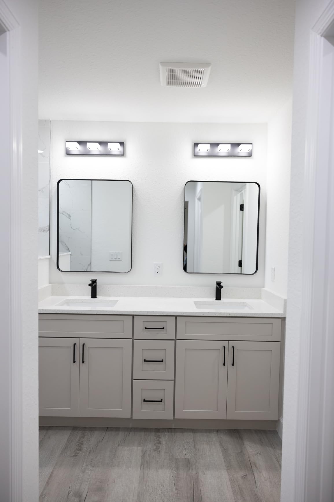 Ralbay LED Black 4 Lights Acrylic Lighting Fixtures Modern Matte Black Bathroom Vanity Lights customer photo 2