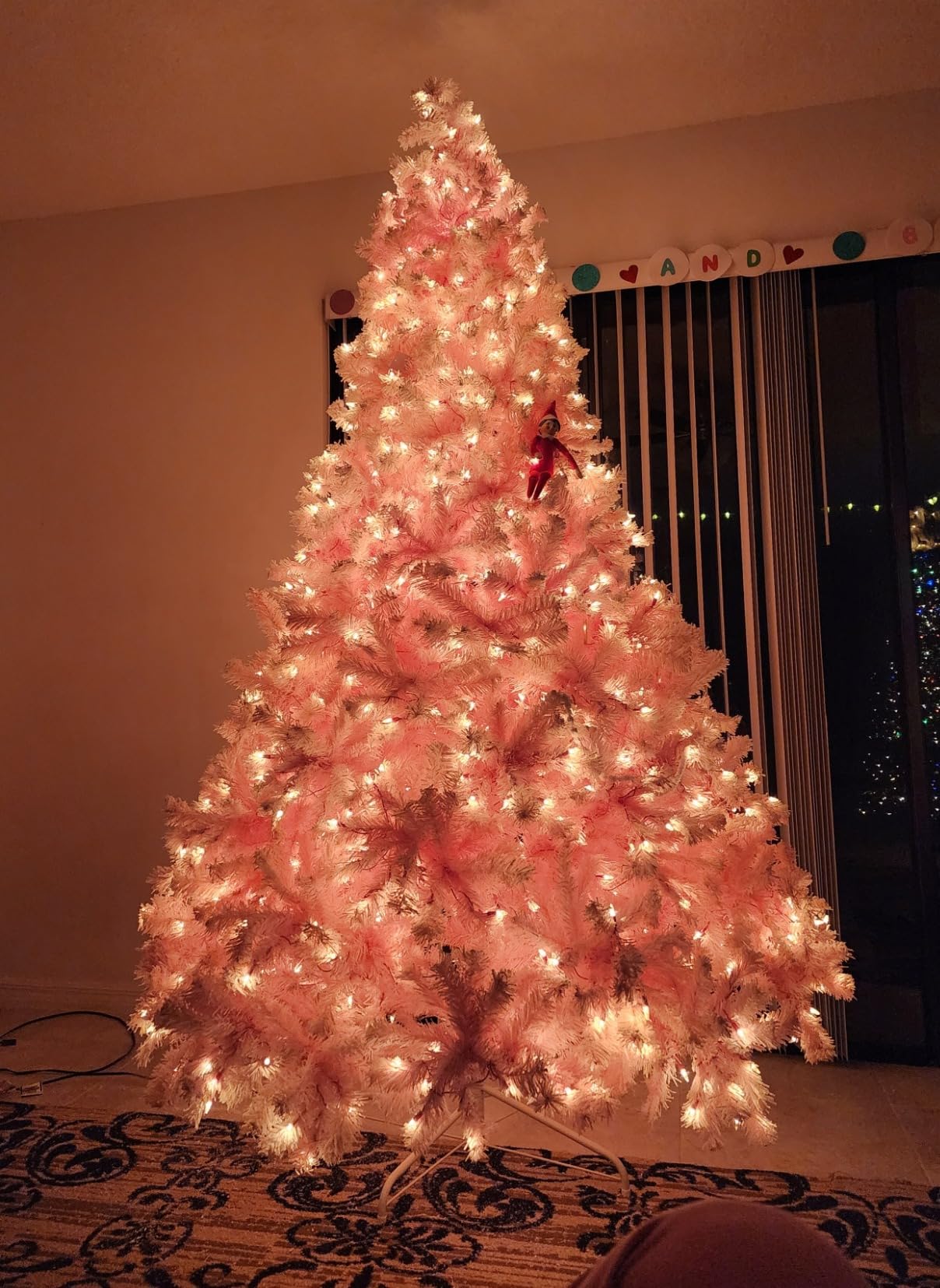 Yaheetech 6ft Pre-Lit Snow Flocked Artificial Christmas Tree, 250 Lights customer photo 2