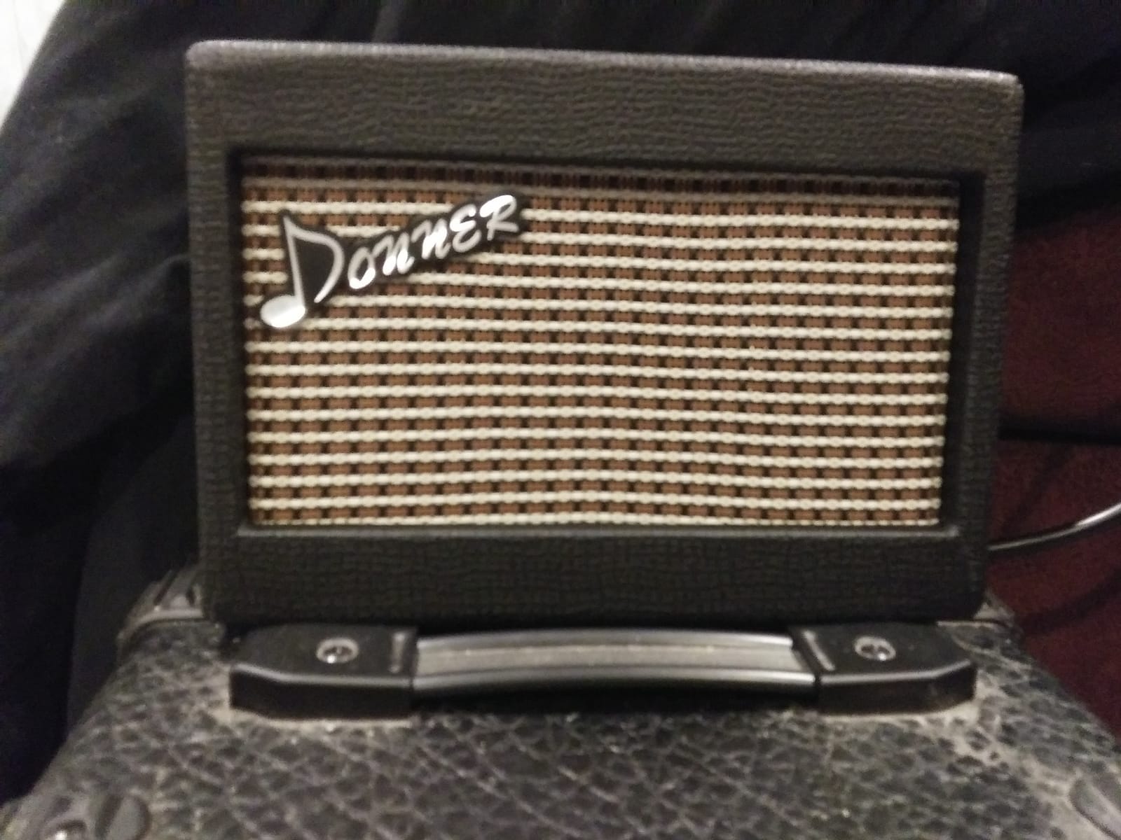 Donner Mini Electric Guitar Amp DA-10, 5W Portable Small Guitar Amplifier customer photo 1
