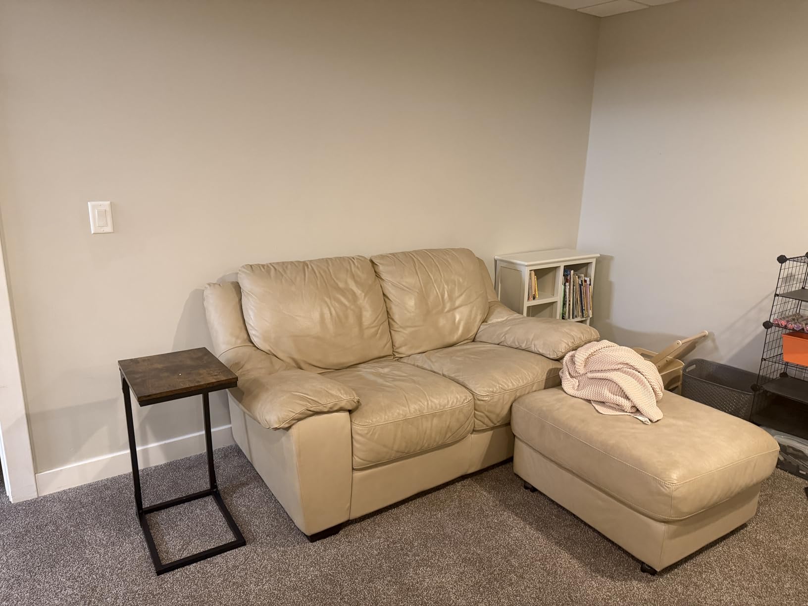 VASAGLE C-Shaped End Table, Small Sofa Side Table with Metal Frame customer photo 2