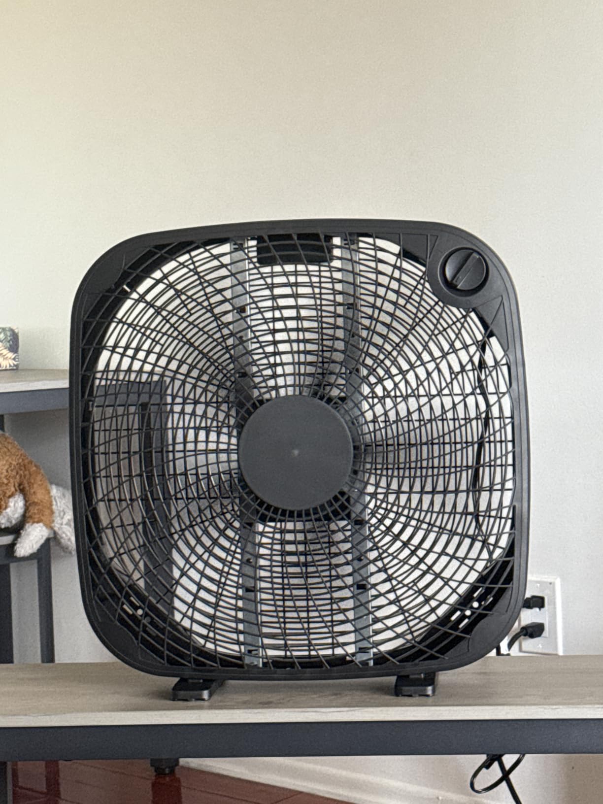 Amazon Basics 3-Speed Box Fan for Bedroom, Portable with Carry Handle, Powerful Airflow, 5 Blades, Lightweight Design, 67 Watts, 20-Inch, Black, 6.8